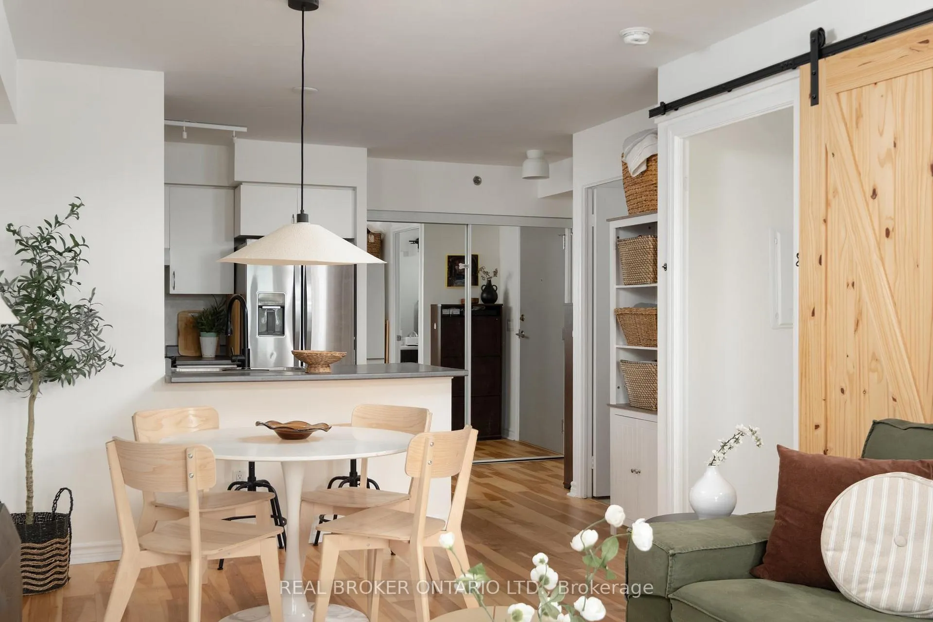 Photo 7 of Unit 510, 35 Saranac Boulevard, Toronto, Englemount-Lawrence — HOMEH