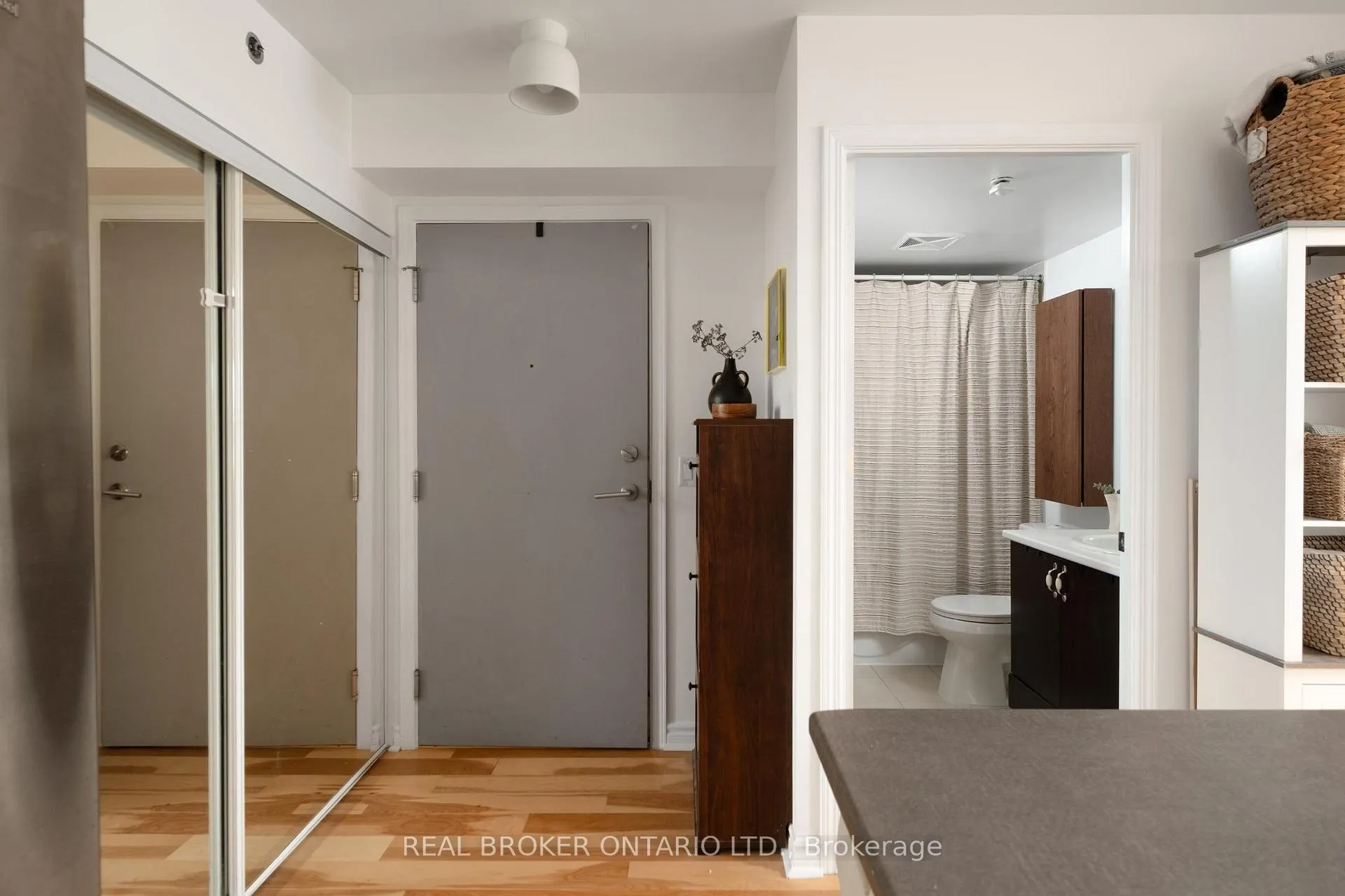 Photo 8 of Unit 510, 35 Saranac Boulevard, Toronto, Englemount-Lawrence — HOMEH