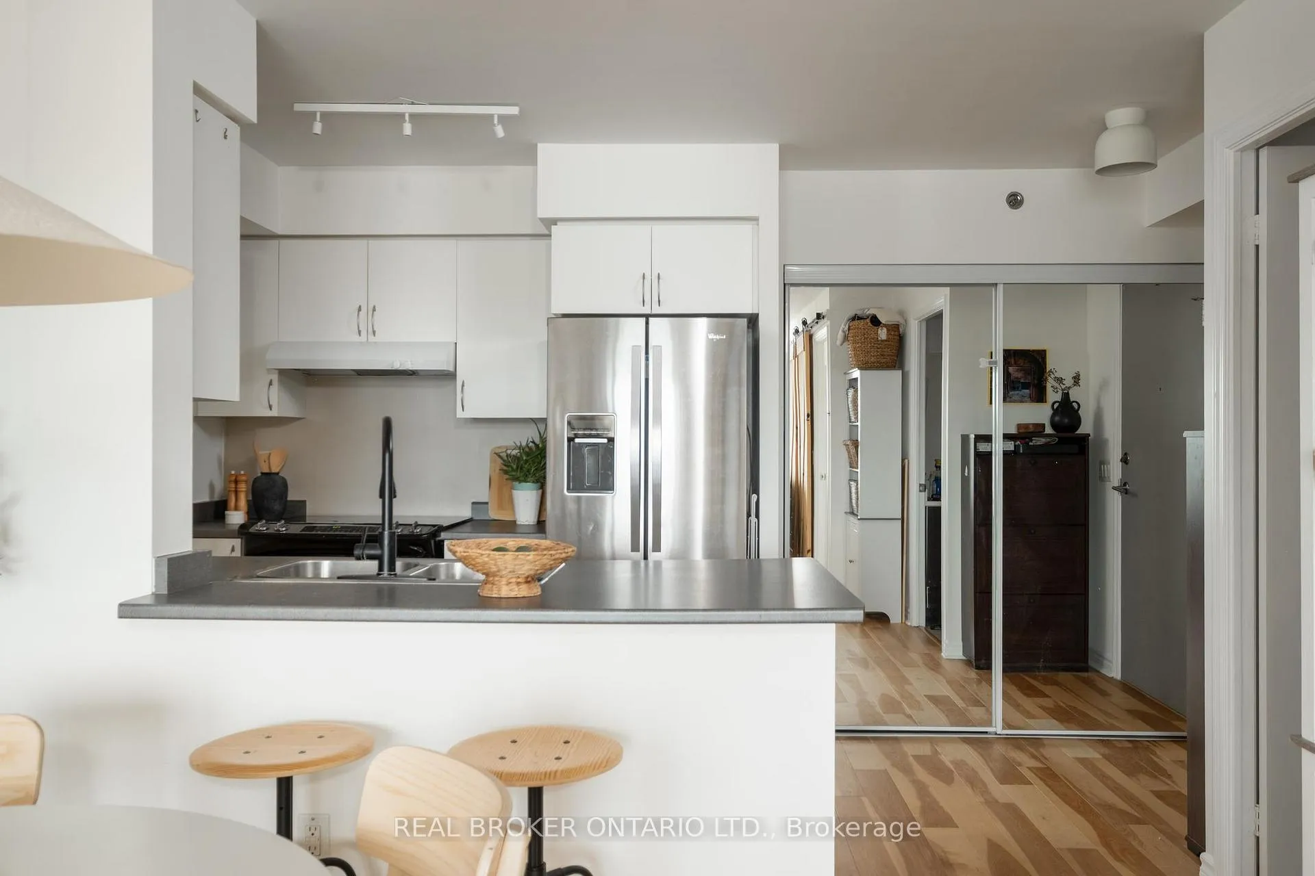 Photo 10 of Unit 510, 35 Saranac Boulevard, Toronto, Englemount-Lawrence — HOMEH