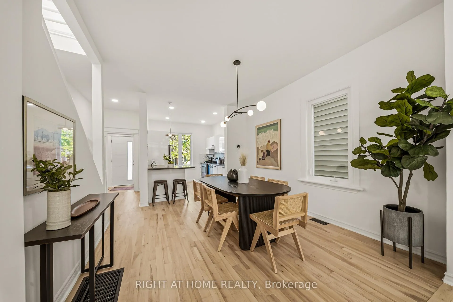 Photo 5 of 304 Riverdale Avenue, Toronto, Blake-Jones — HOMEH