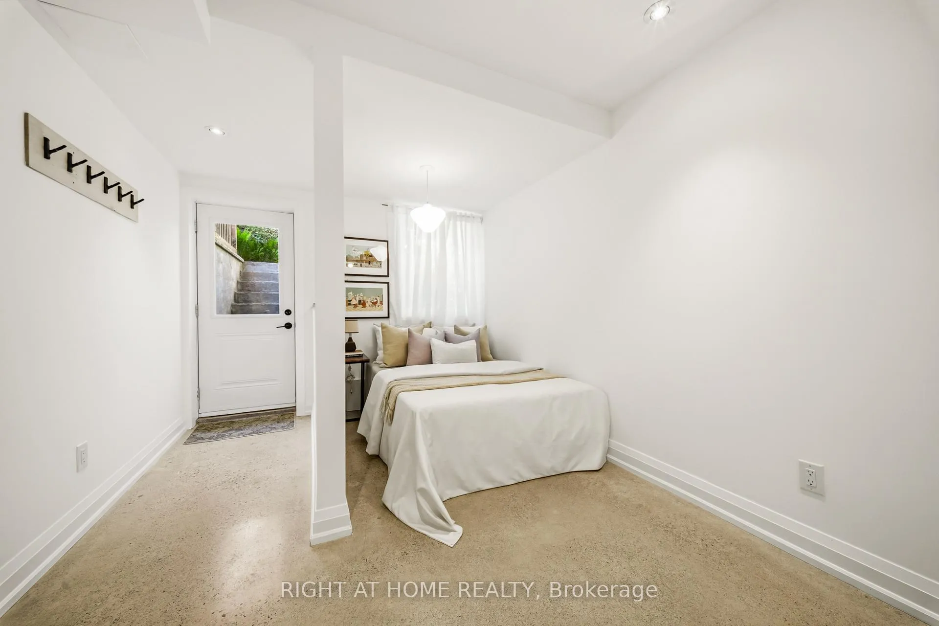 Photo 40 of 304 Riverdale Avenue, Toronto, Blake-Jones — HOMEH