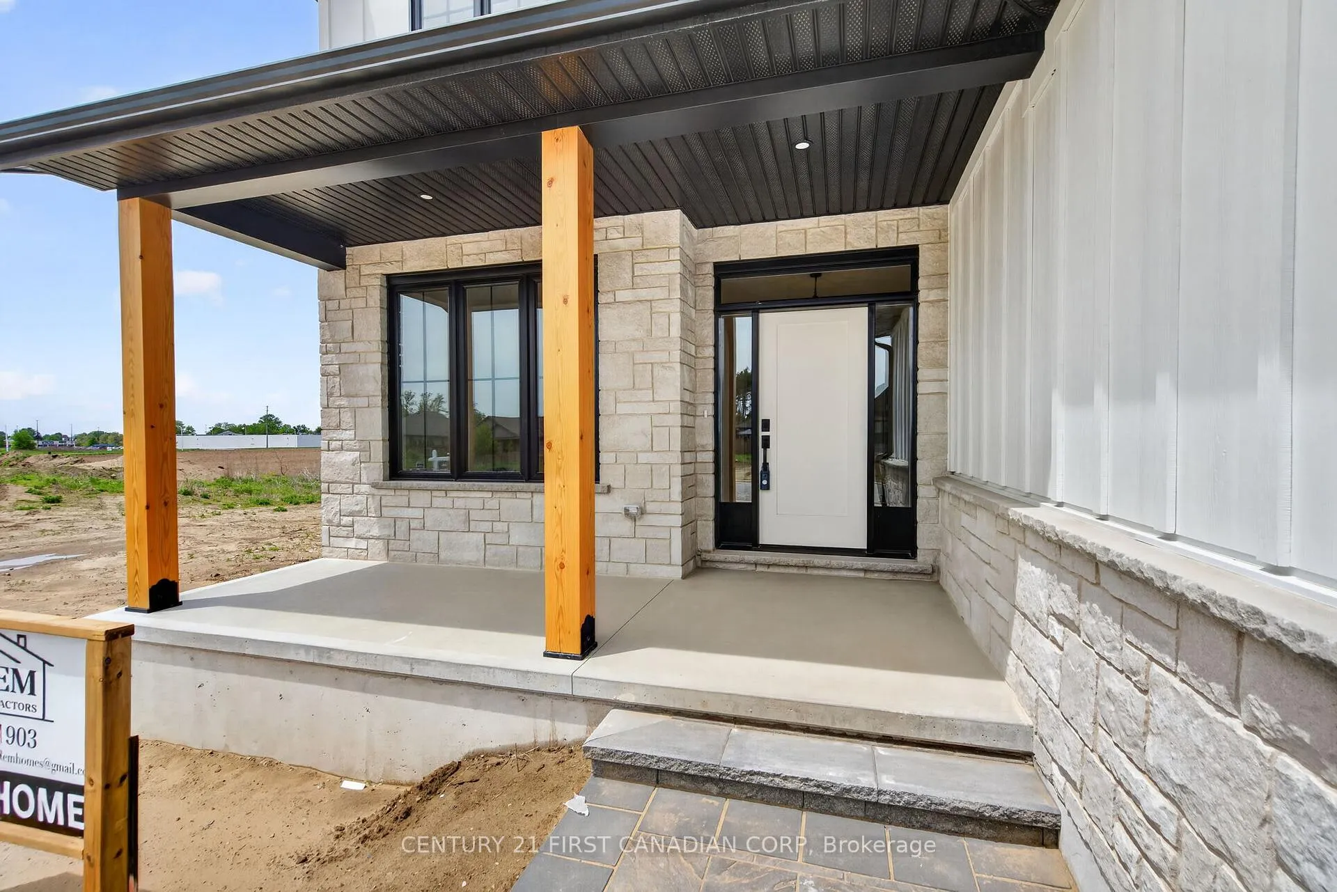 Photo 3 of 61 Hardy Drive, Strathroy-Caradoc, SE — HOMEH