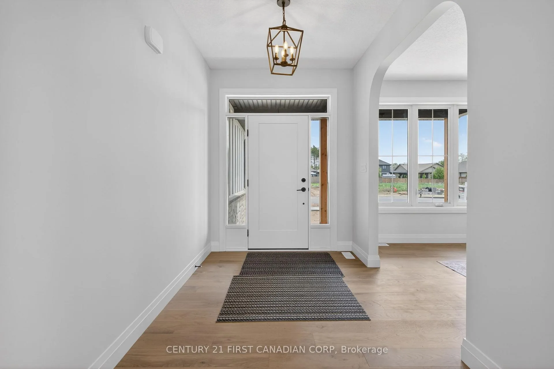 Photo 4 of 61 Hardy Drive, Strathroy-Caradoc, SE — HOMEH