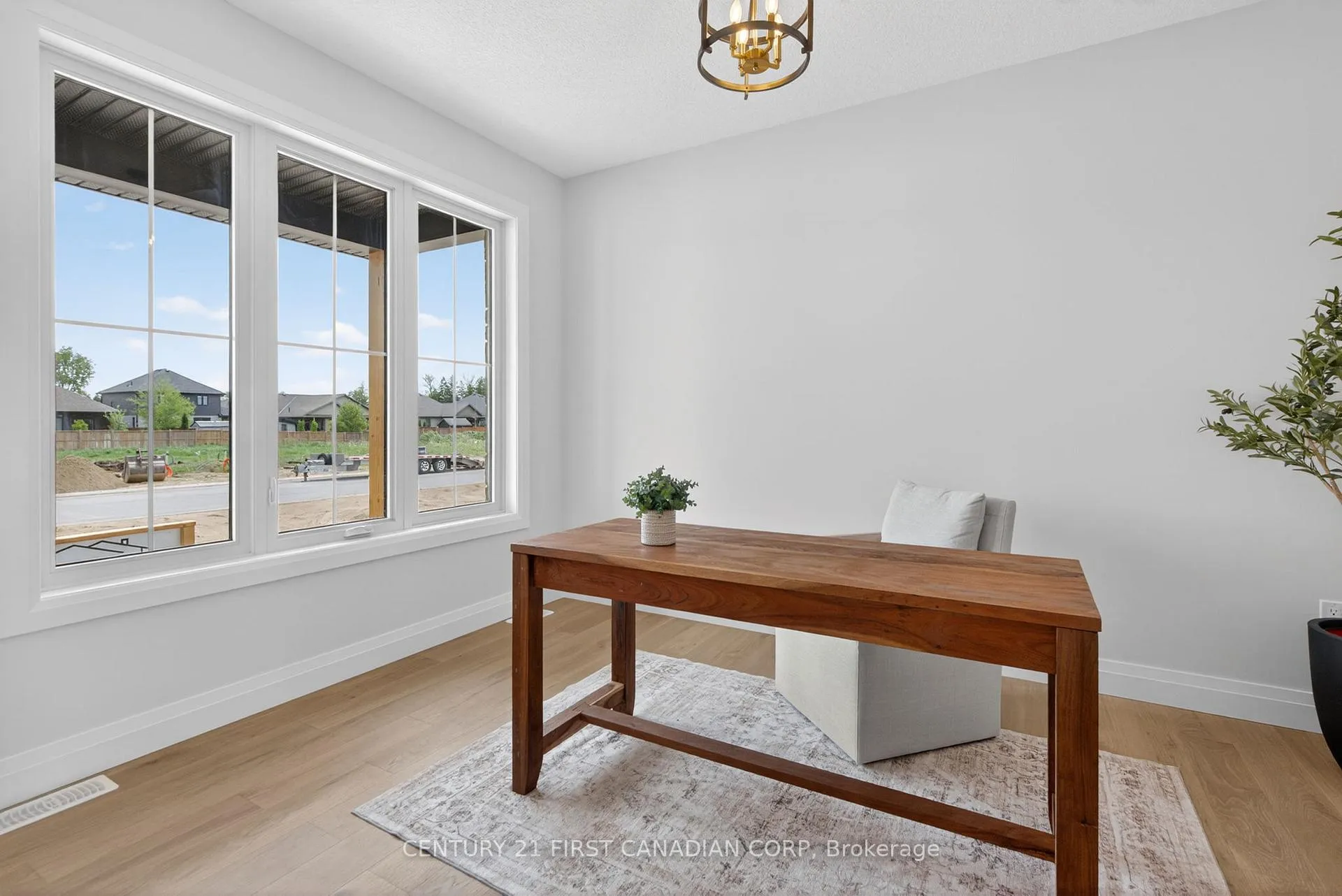 Photo 6 of 61 Hardy Drive, Strathroy-Caradoc, SE — HOMEH
