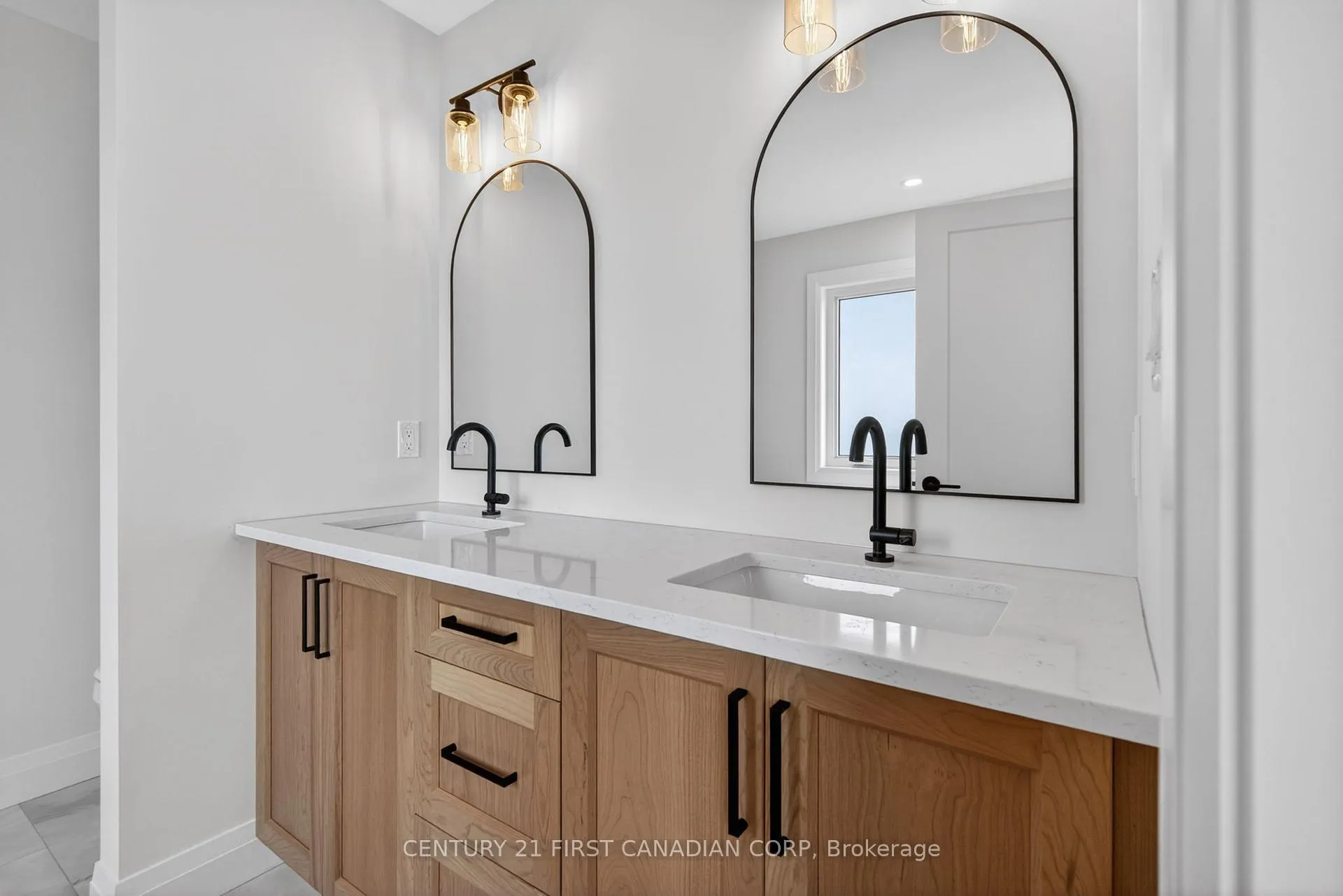 Photo 24 of 61 Hardy Drive, Strathroy-Caradoc, SE — HOMEH