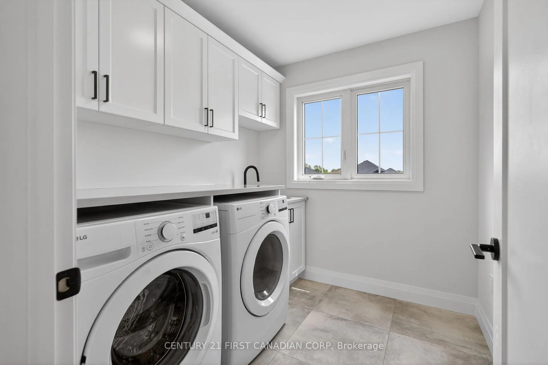 Photo 28 of 61 Hardy Drive, Strathroy-Caradoc, SE — HOMEH