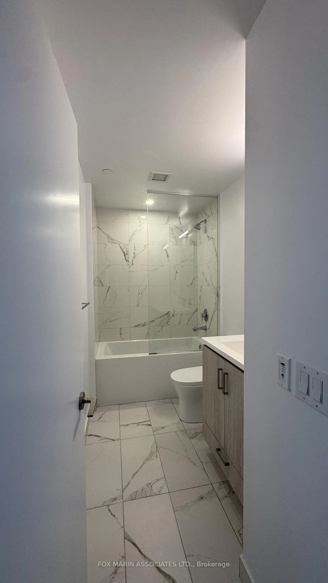 Photo 7 of Unit 1505, 60 Honeycrisp Crescent, Vaughan, Vaughan Corporate Centre — HOMEH