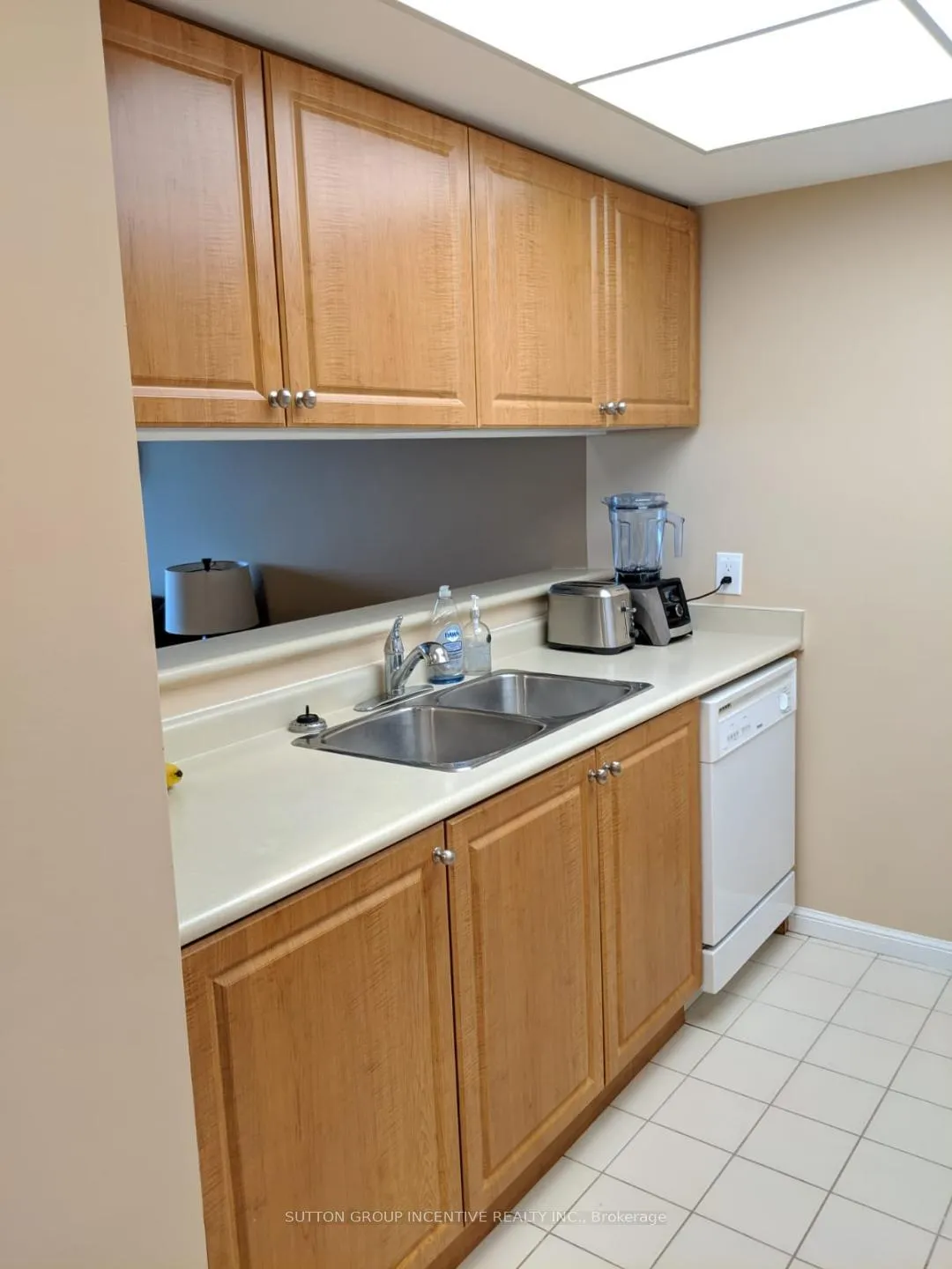 Photo 11 of Unit 905, 75 Ellen Street, Barrie, City Centre — HOMEH