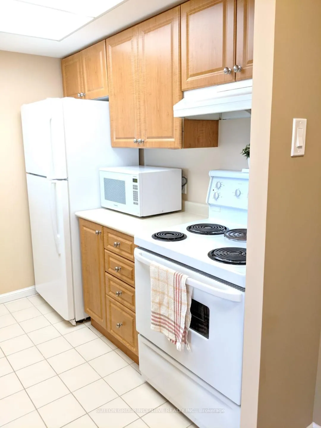 Photo 13 of Unit 905, 75 Ellen Street, Barrie, City Centre — HOMEH