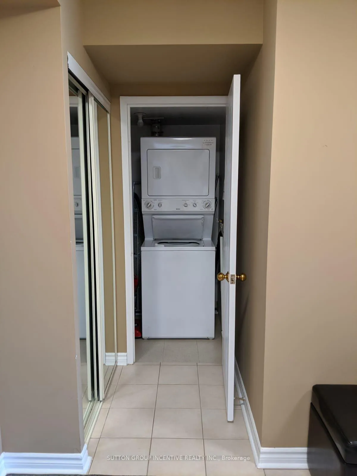 Photo 17 of Unit 905, 75 Ellen Street, Barrie, City Centre — HOMEH