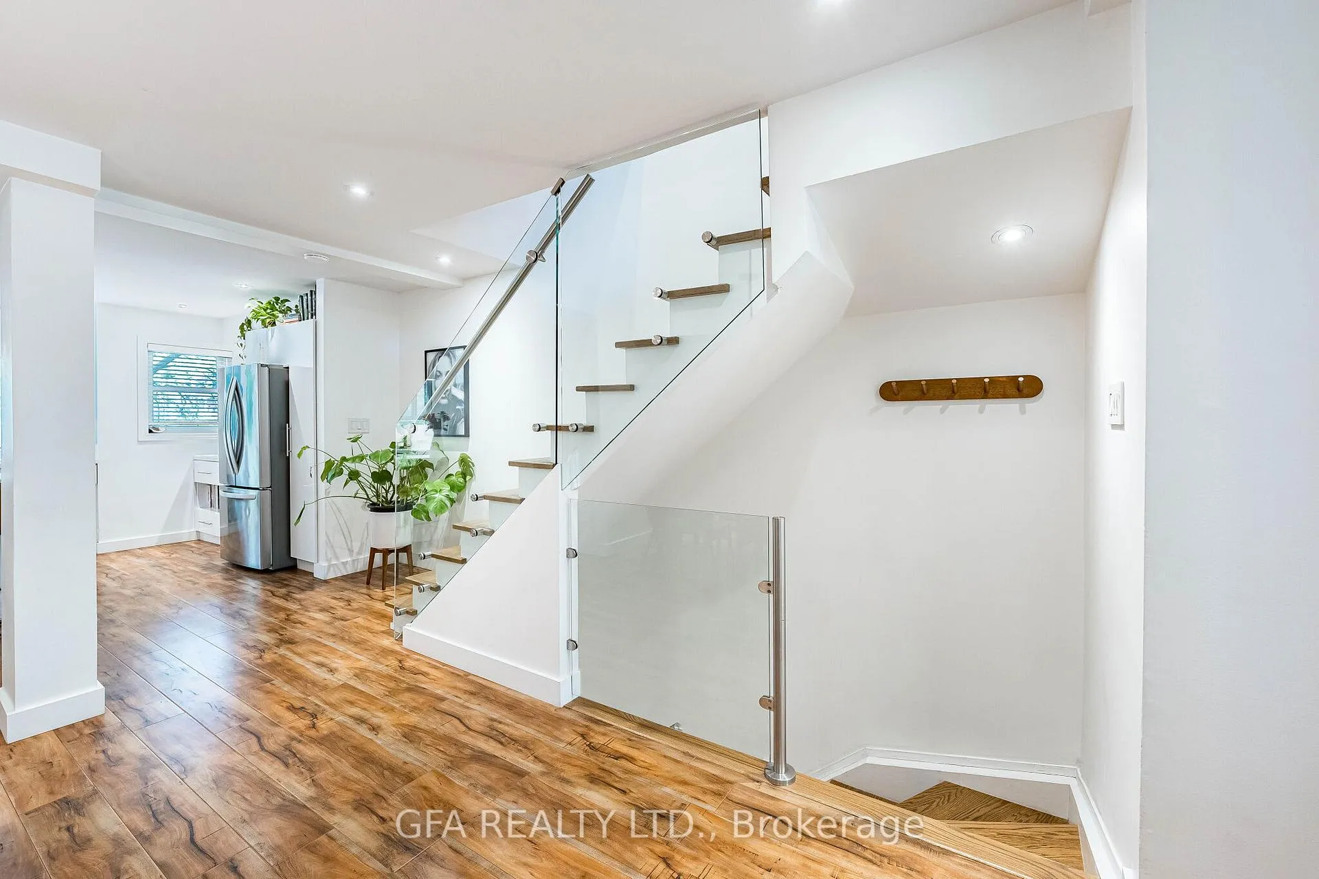 Photo 3 of Unit 9, 40C Shank Street, Toronto, Niagara — HOMEH