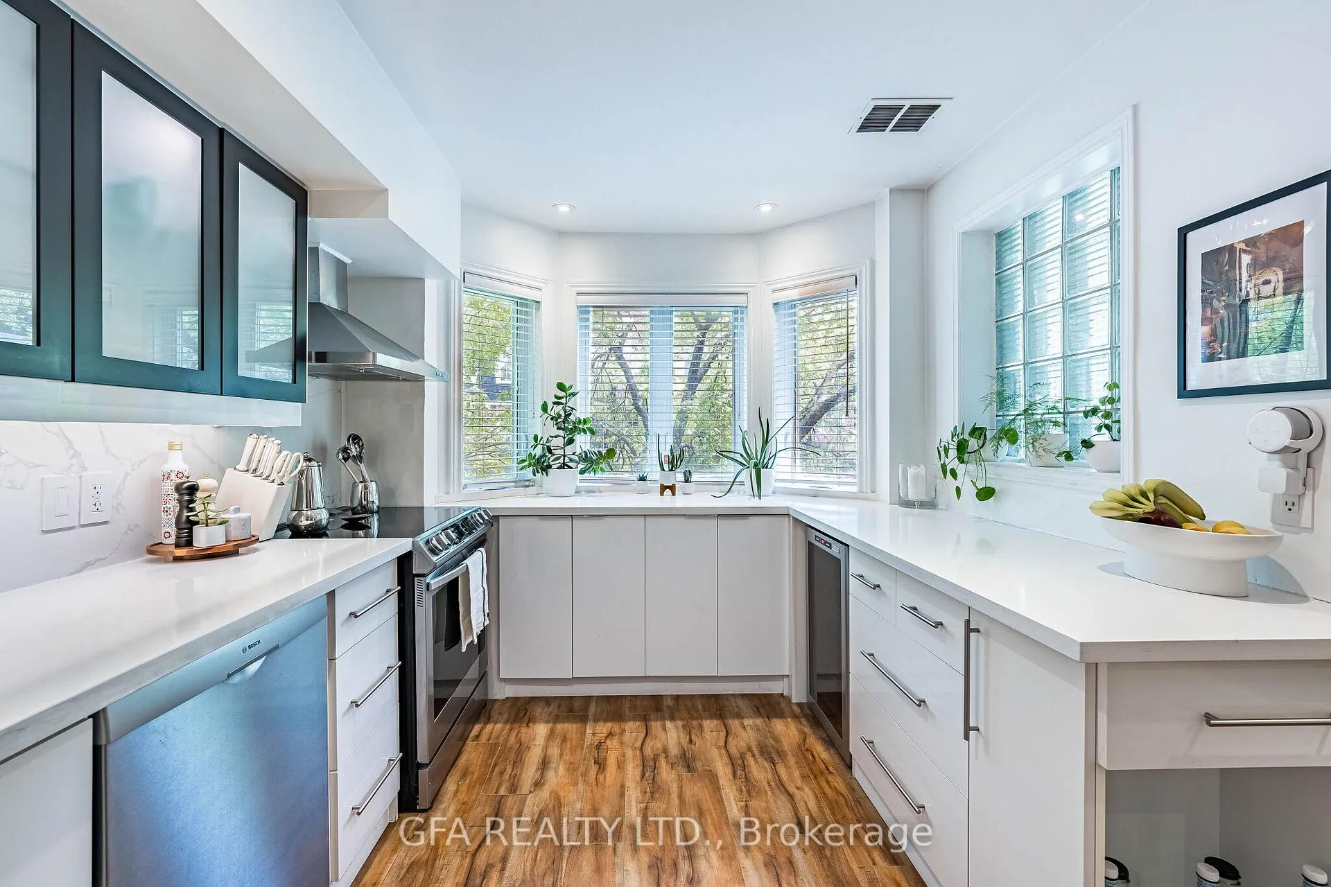 Photo 10 of Unit 9, 40C Shank Street, Toronto, Niagara — HOMEH