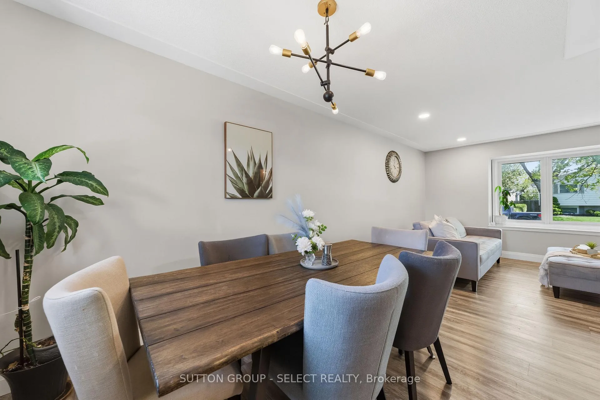 Photo 10 of 14 Notre Dame Crescent, London, South O — HOMEH