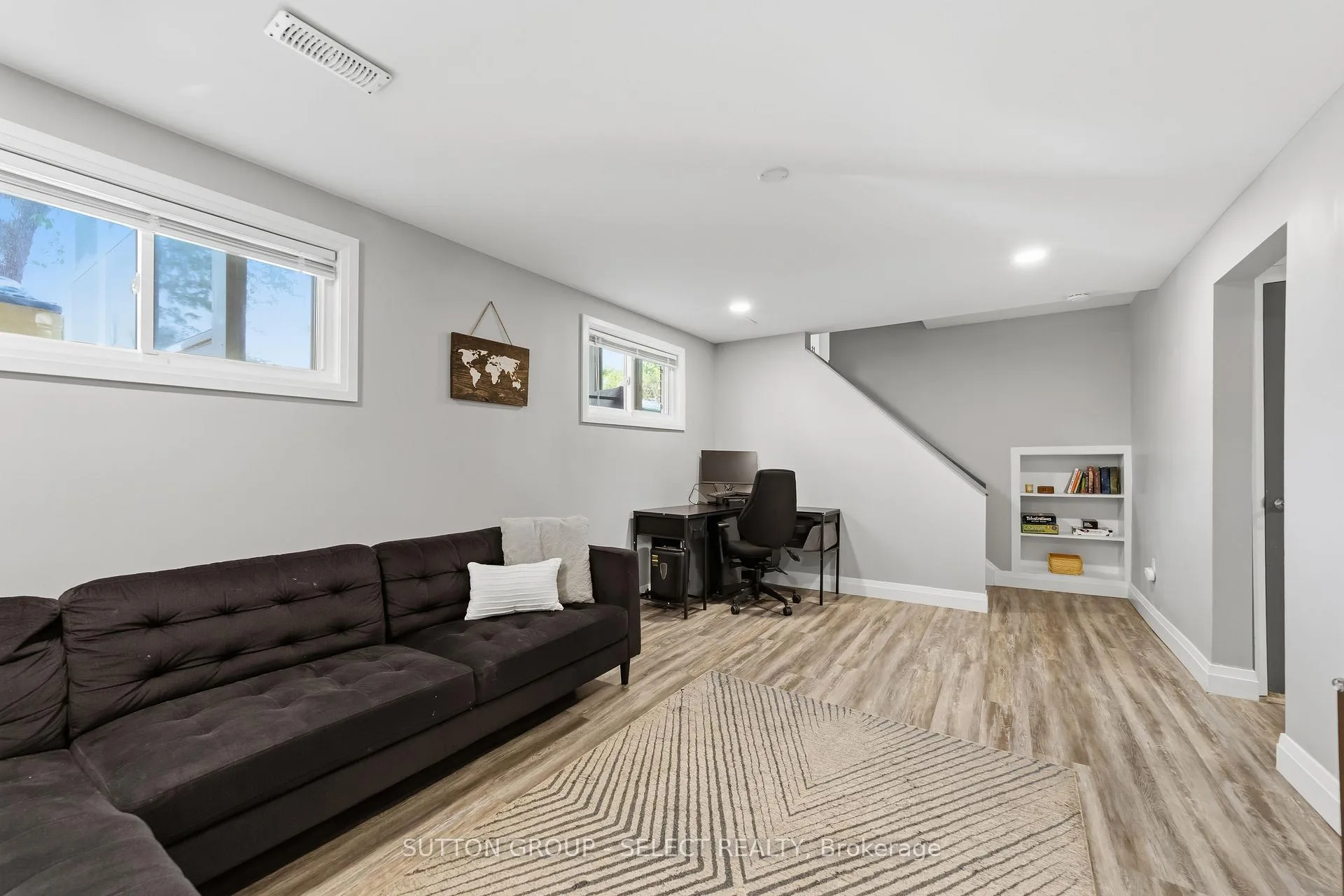 Photo 18 of 14 Notre Dame Crescent, London, South O — HOMEH