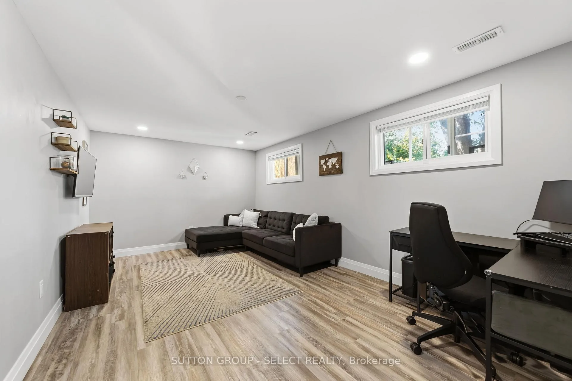 Photo 19 of 14 Notre Dame Crescent, London, South O — HOMEH