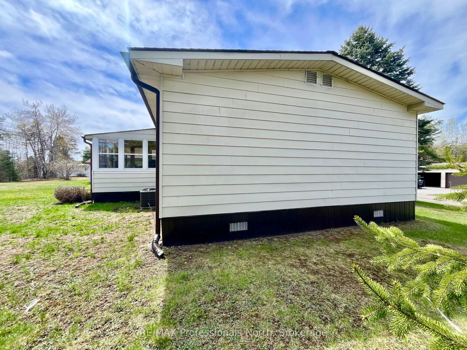 Photo 12 of 1094 Seventh Lane, Minden Hills, Lutterworth — HOMEH