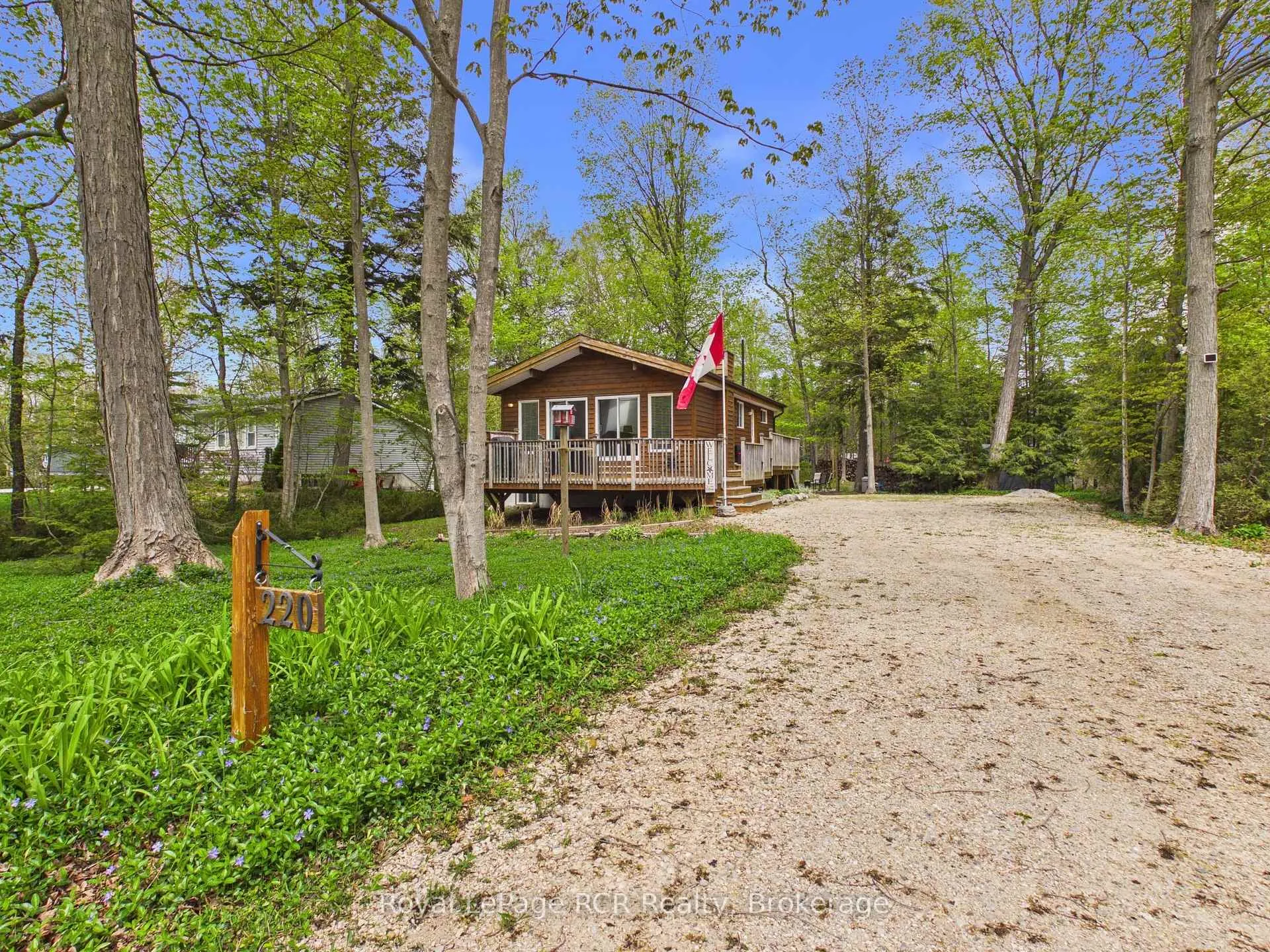 Front of 220 Shadywood Crescent