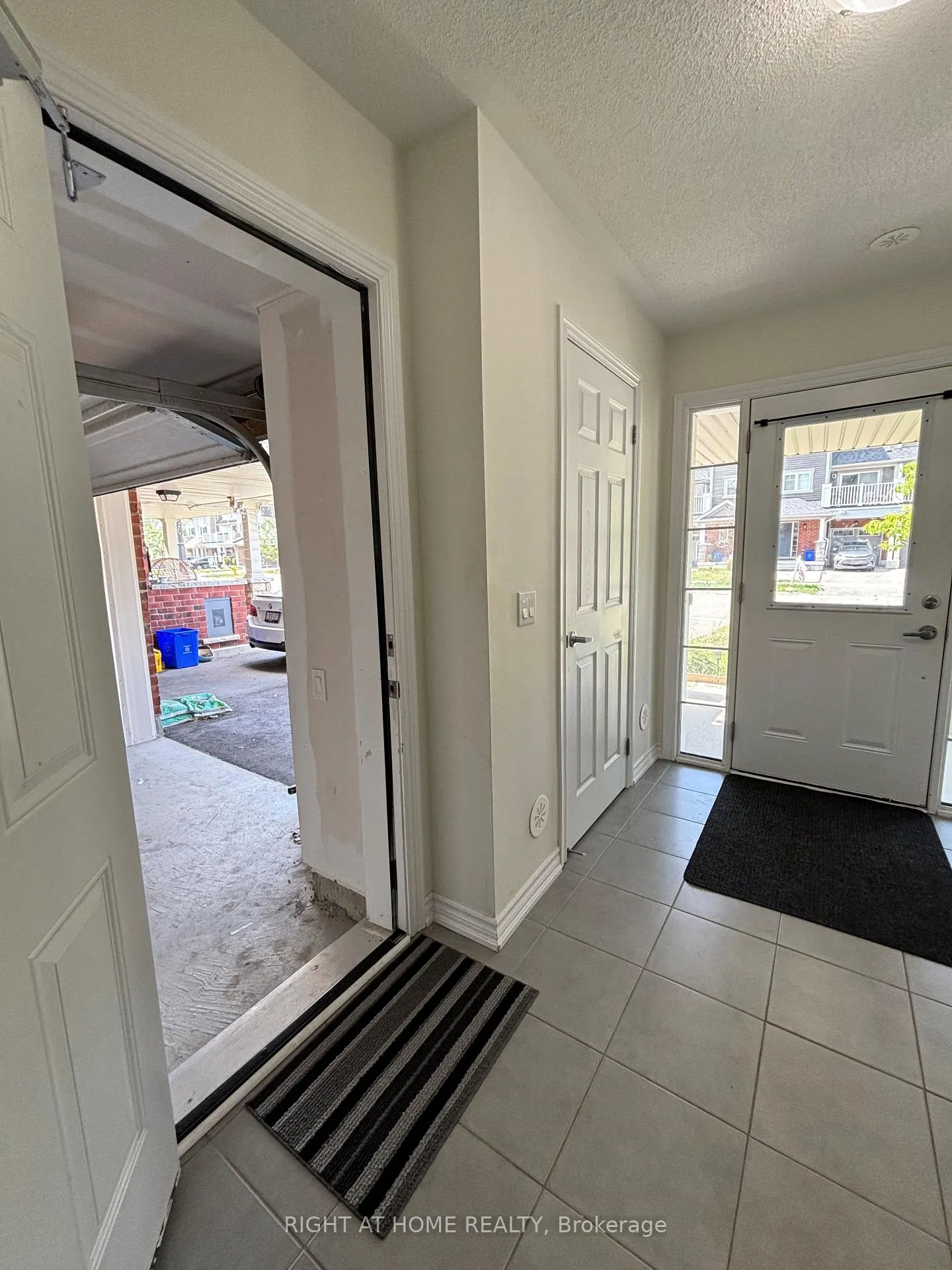 Photo 5 of 24 Nearco Crescent, Oshawa, Windfields — HOMEH