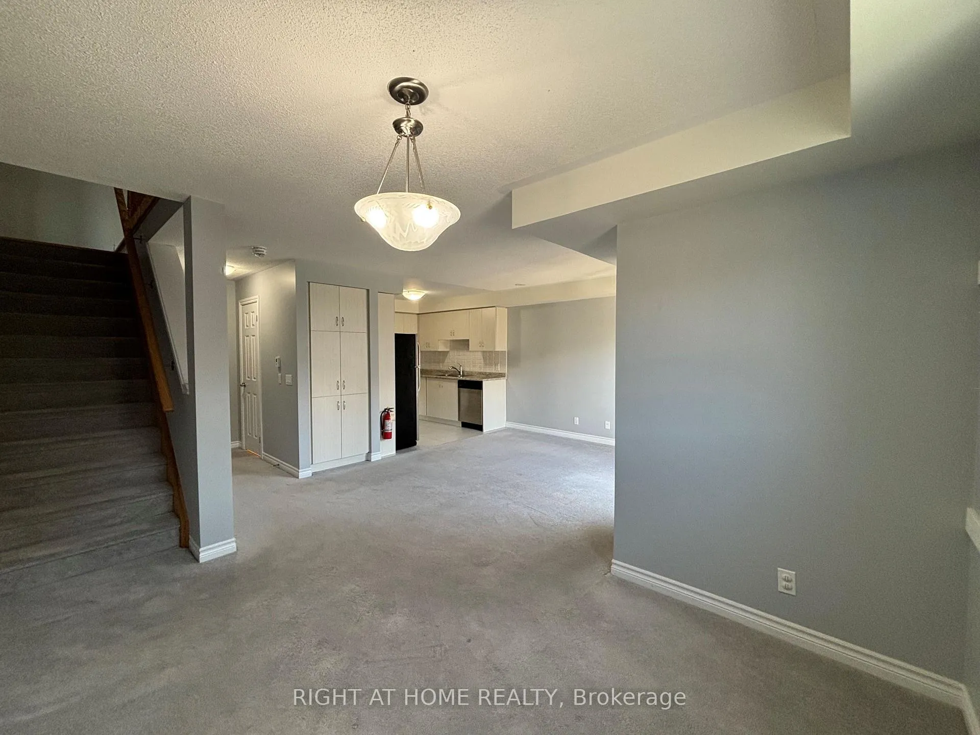 Photo 12 of 24 Nearco Crescent, Oshawa, Windfields — HOMEH