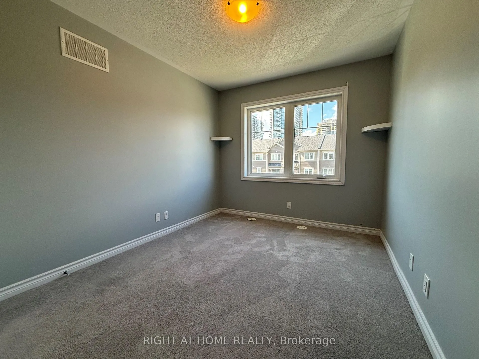 Photo 21 of 24 Nearco Crescent, Oshawa, Windfields — HOMEH