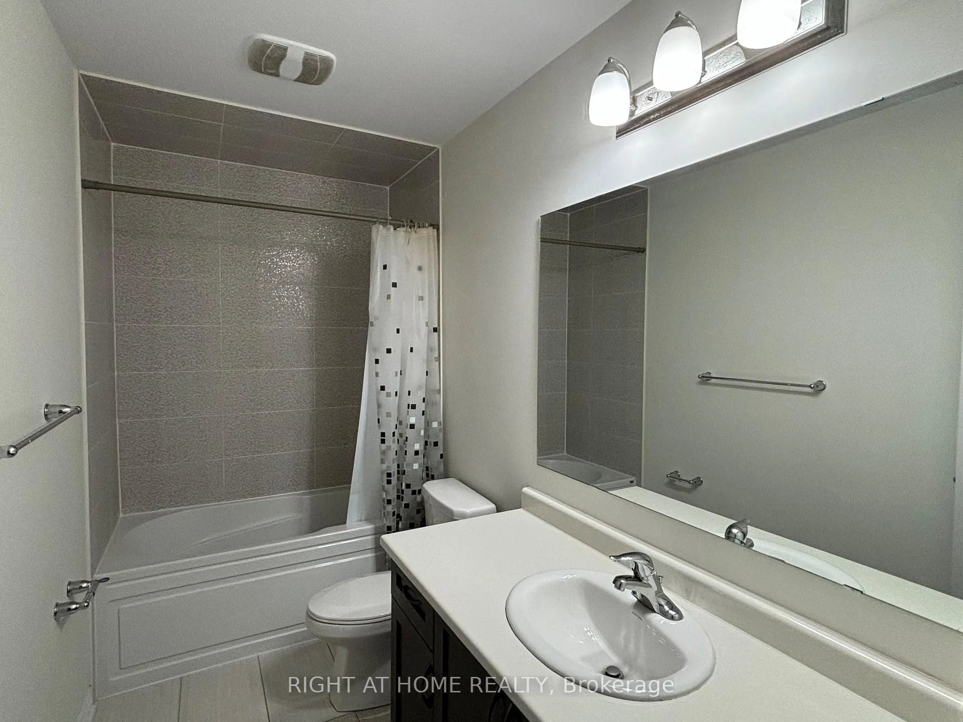 Photo 26 of 24 Nearco Crescent, Oshawa, Windfields — HOMEH