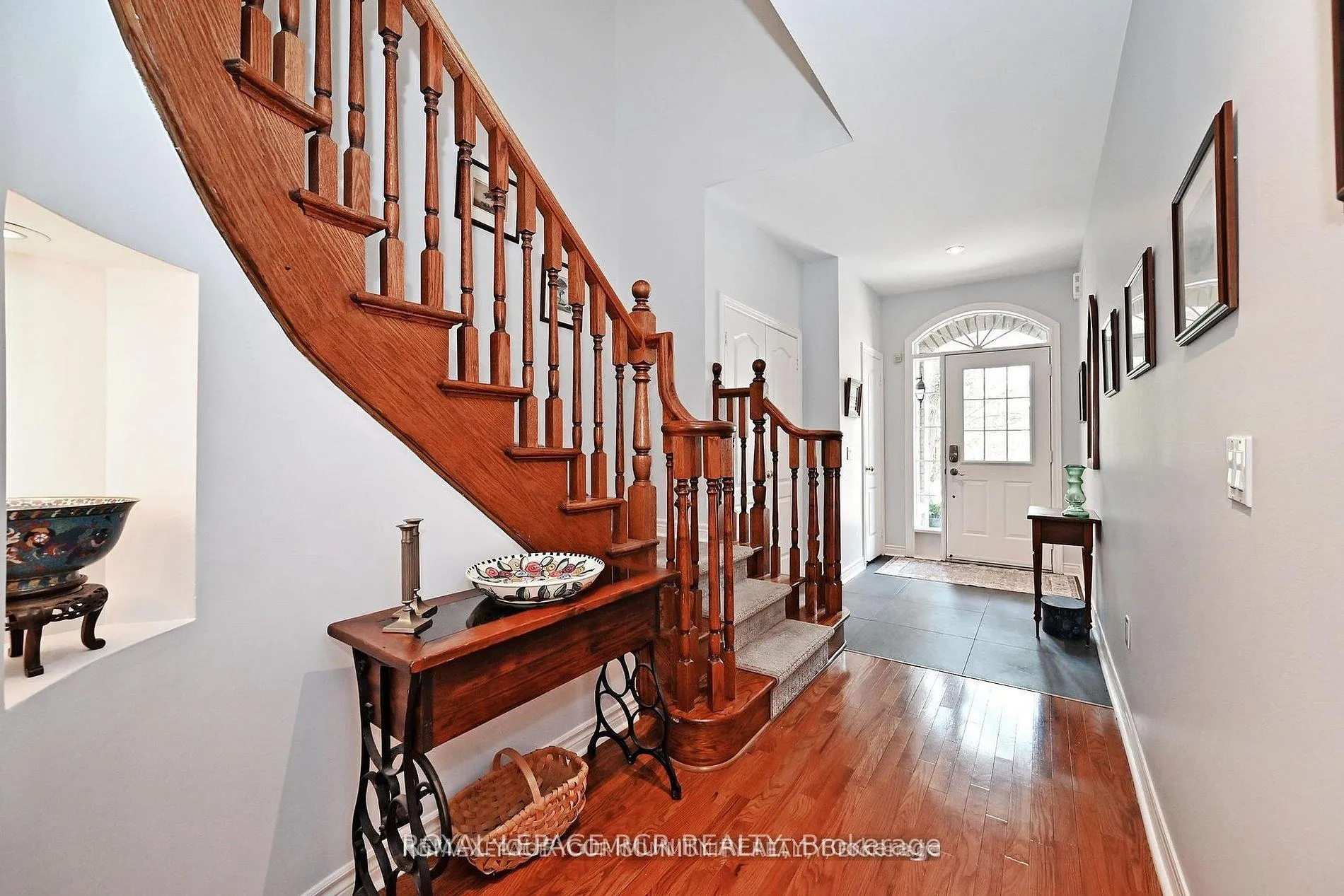 Photo 2 of Unit 18, 3 Senator Court, Aurora, Aurora Heights — HOMEH
