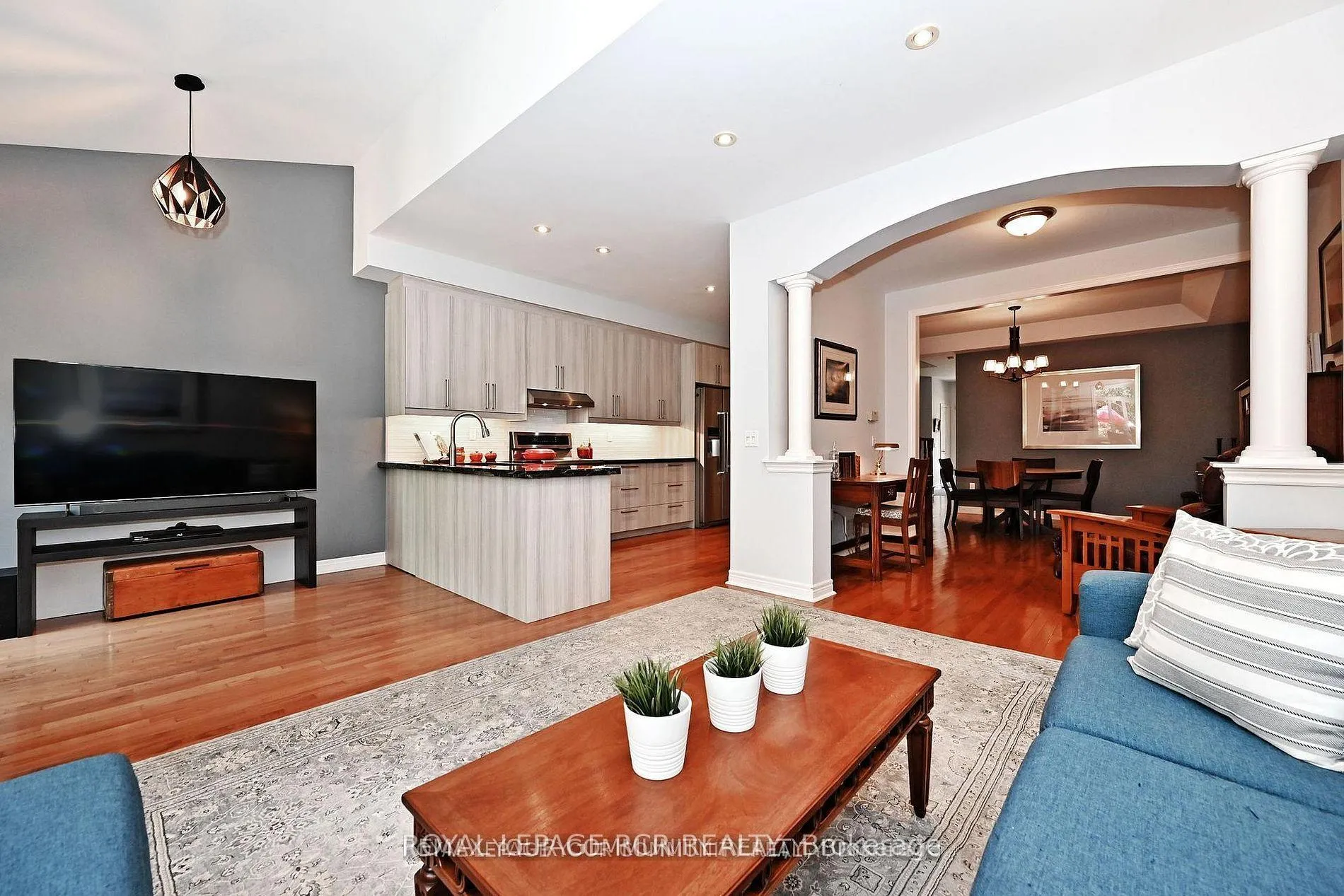 Photo 7 of Unit 18, 3 Senator Court, Aurora, Aurora Heights — HOMEH