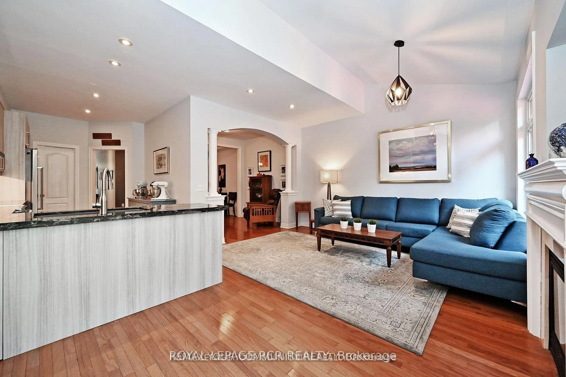 Photo 8 of Unit 18, 3 Senator Court, Aurora, Aurora Heights — HOMEH