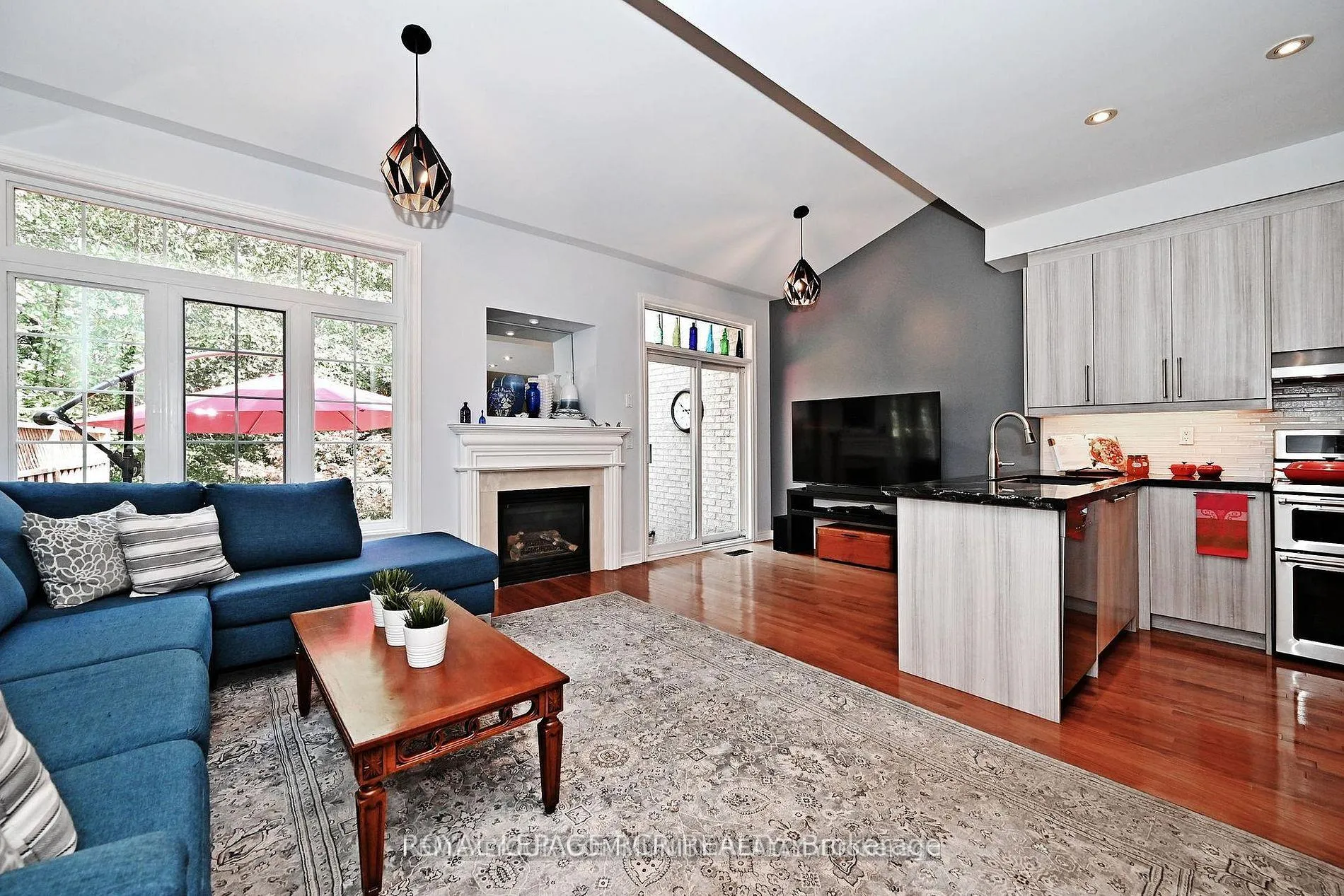 Photo 10 of Unit 18, 3 Senator Court, Aurora, Aurora Heights — HOMEH
