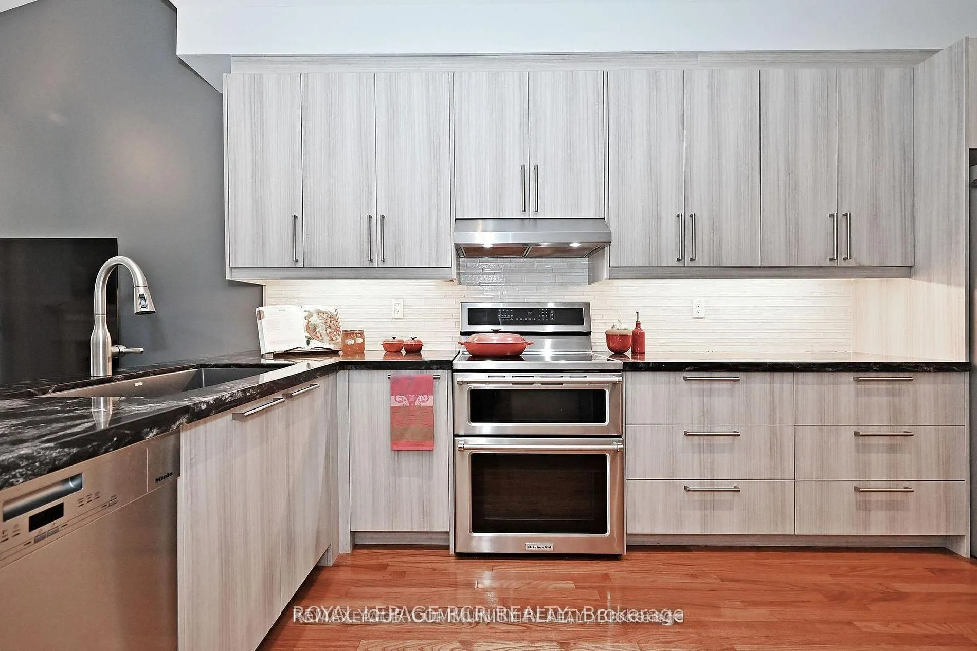 Photo 12 of Unit 18, 3 Senator Court, Aurora, Aurora Heights — HOMEH