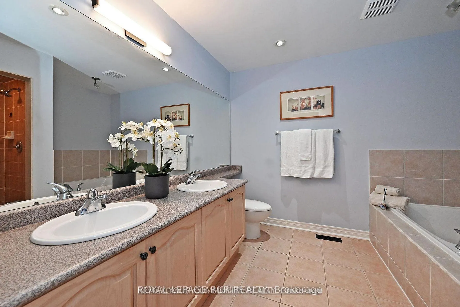 Photo 24 of Unit 18, 3 Senator Court, Aurora, Aurora Heights — HOMEH