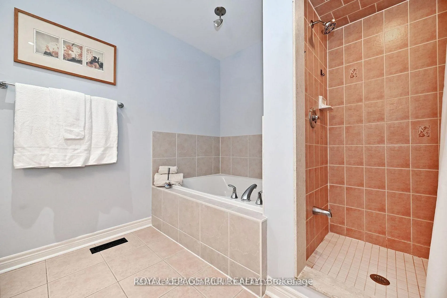 Photo 25 of Unit 18, 3 Senator Court, Aurora, Aurora Heights — HOMEH