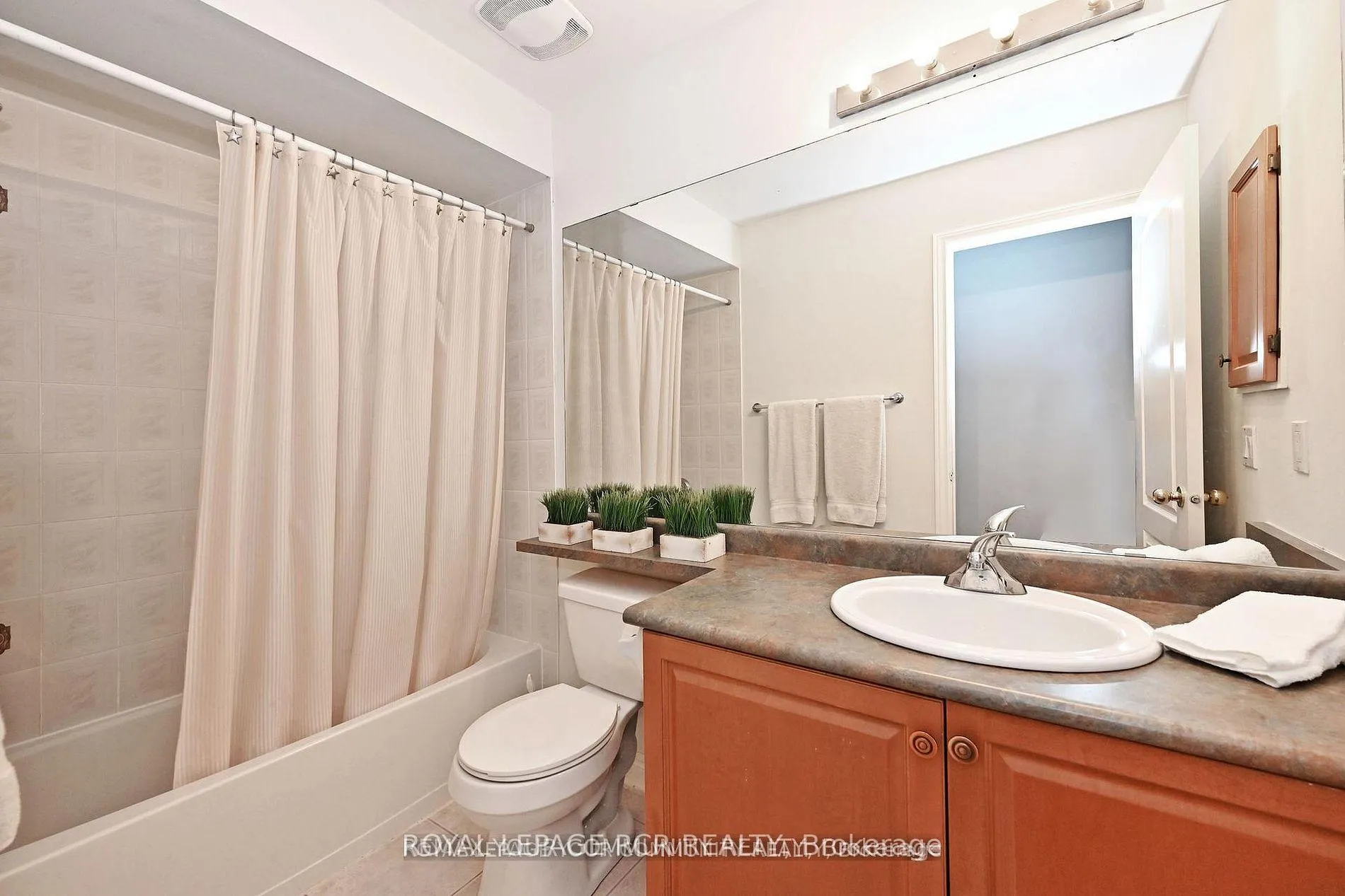 Photo 28 of Unit 18, 3 Senator Court, Aurora, Aurora Heights — HOMEH