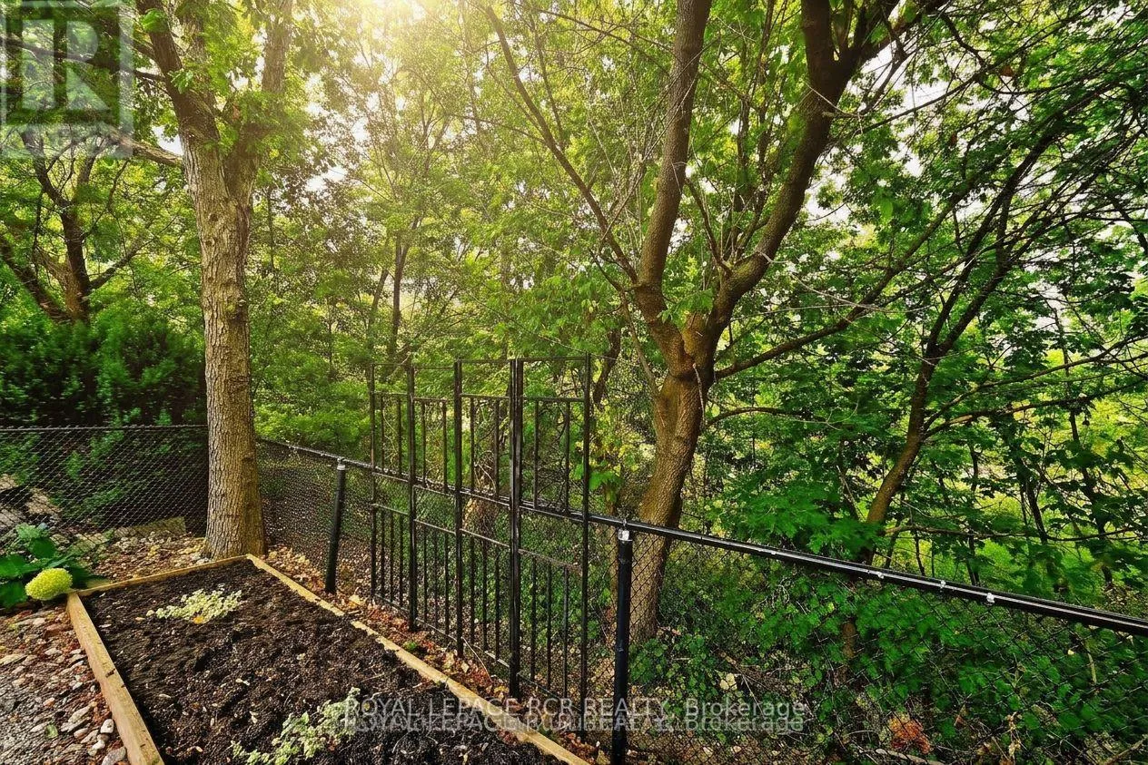 Photo 40 of Unit 18, 3 Senator Court, Aurora, Aurora Heights — HOMEH