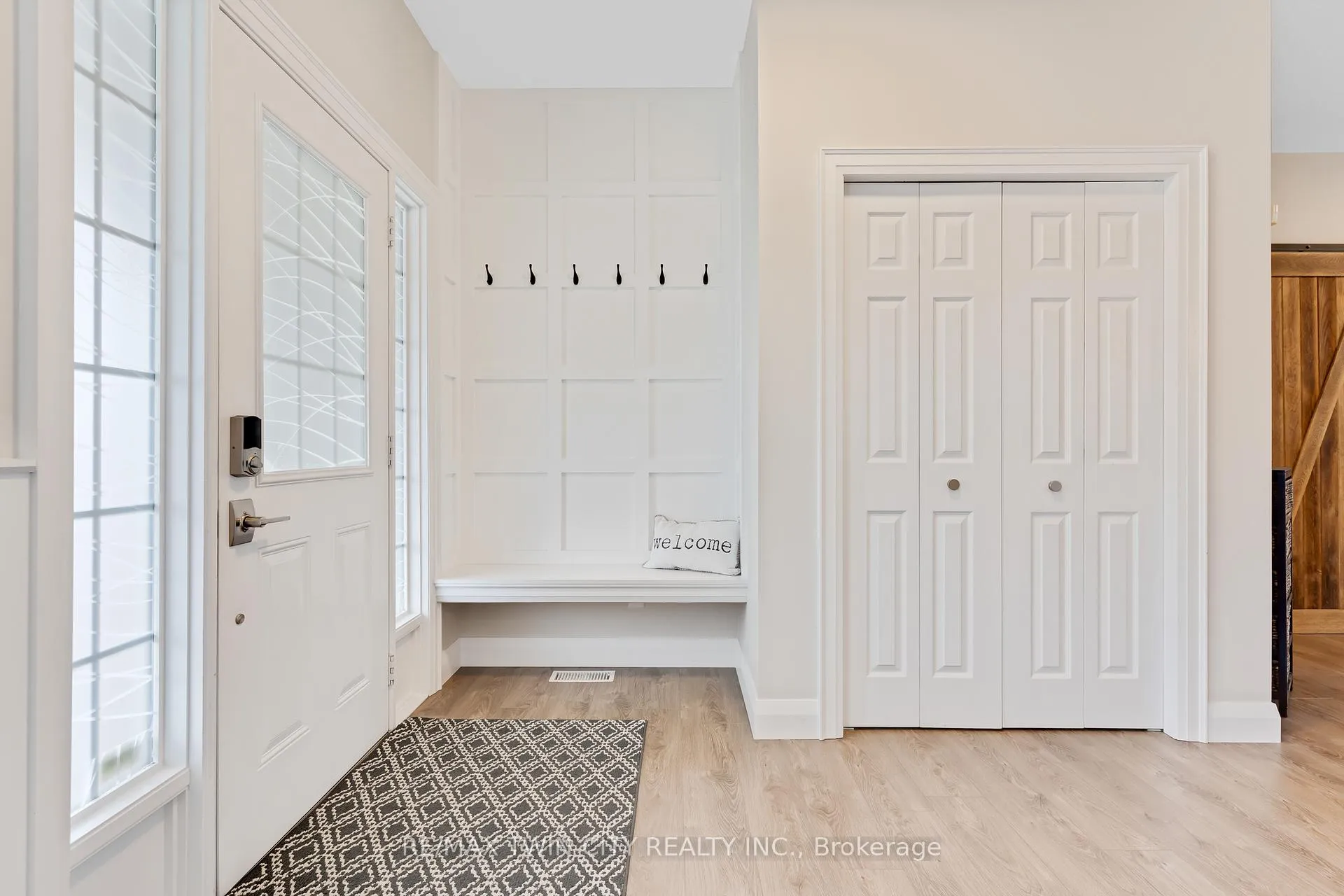 Photo 8 of 237 Waterbend Crescent, Kitchener — HOMEH