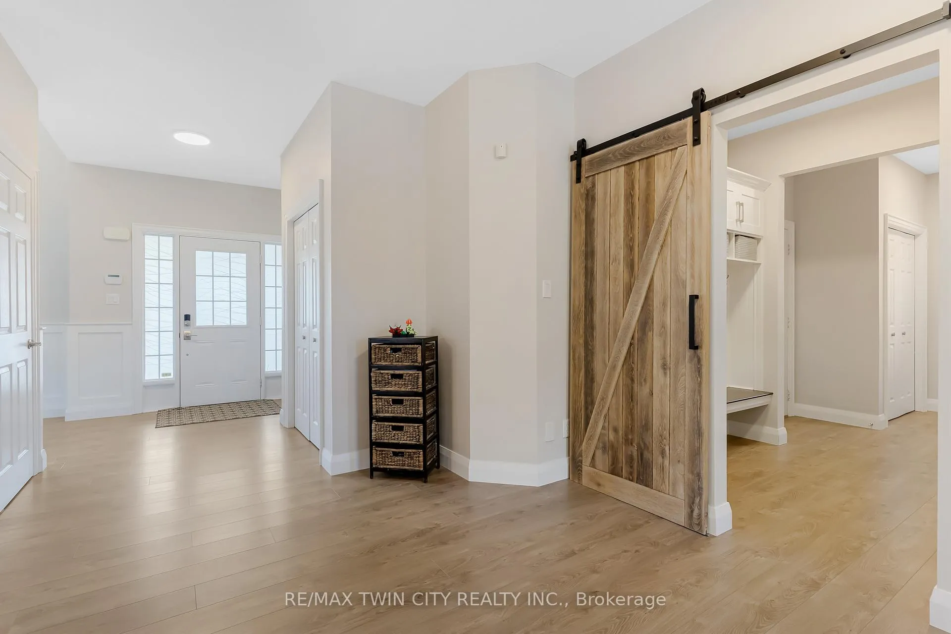 Photo 10 of 237 Waterbend Crescent, Kitchener — HOMEH
