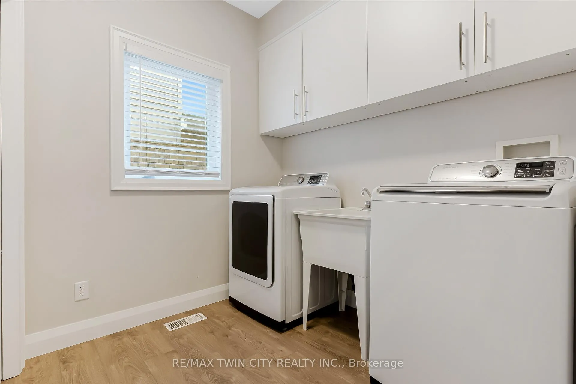 Photo 14 of 237 Waterbend Crescent, Kitchener — HOMEH