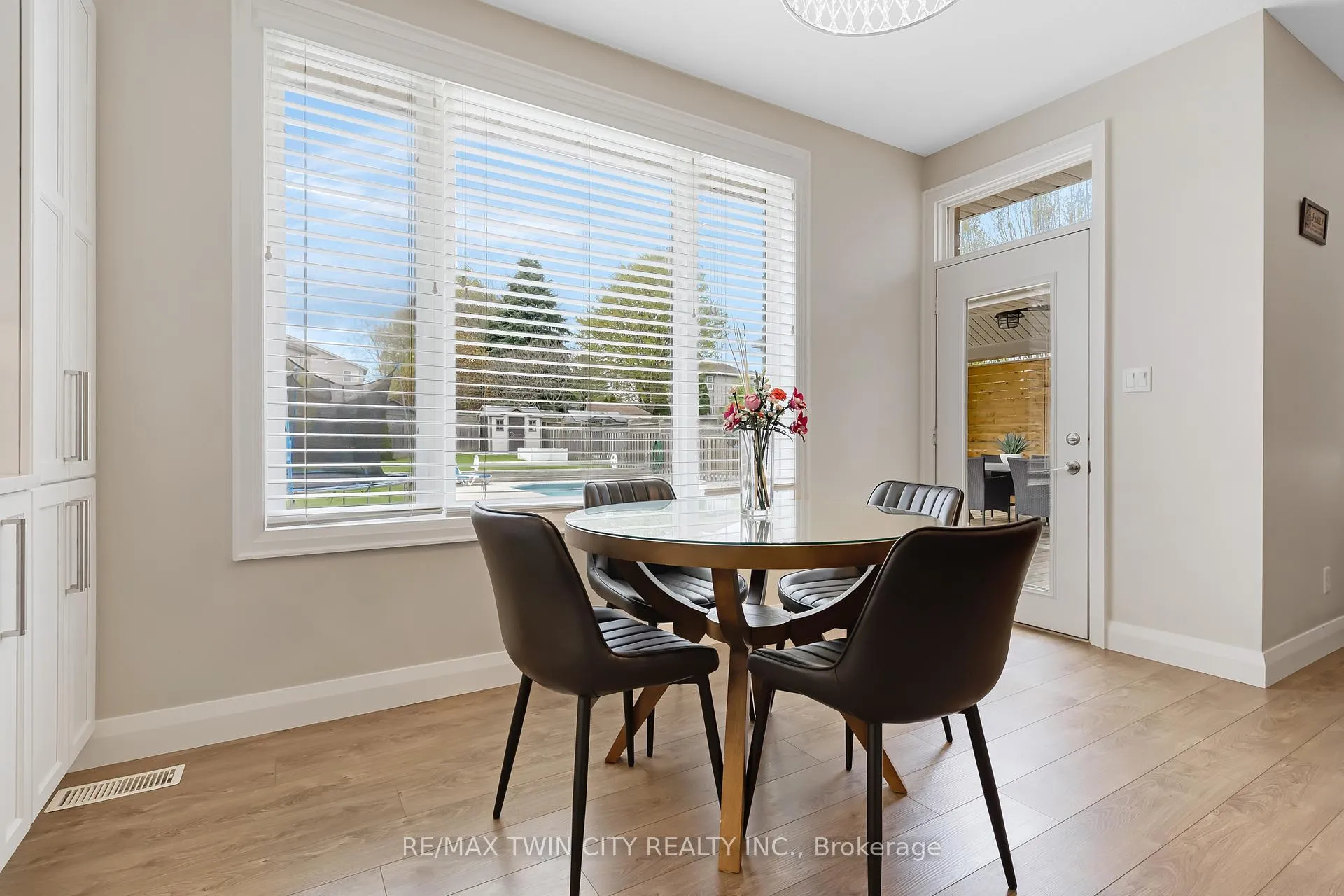 Photo 24 of 237 Waterbend Crescent, Kitchener — HOMEH
