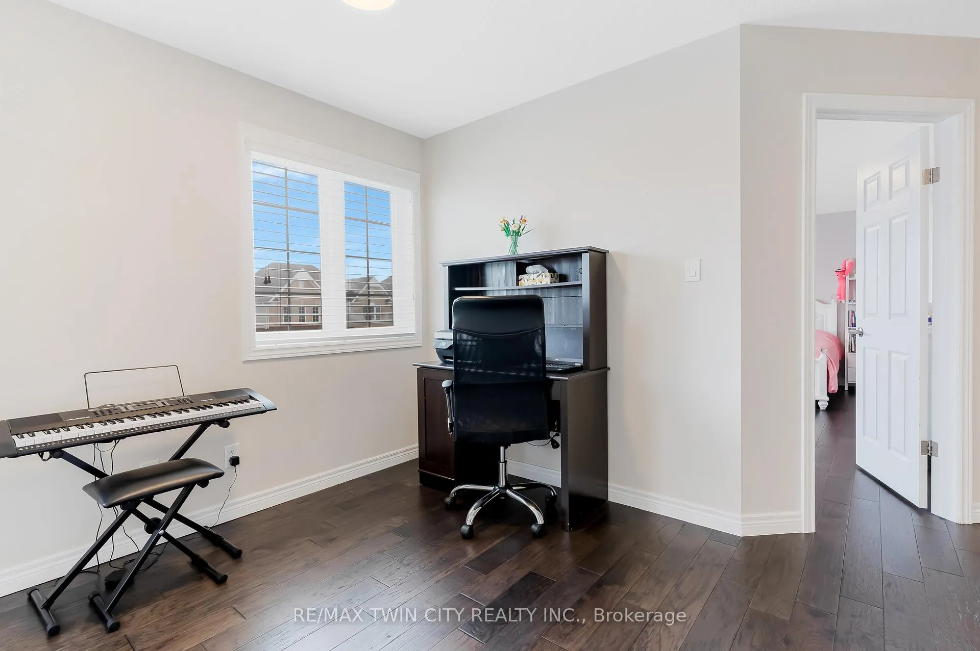 Photo 27 of 237 Waterbend Crescent, Kitchener — HOMEH