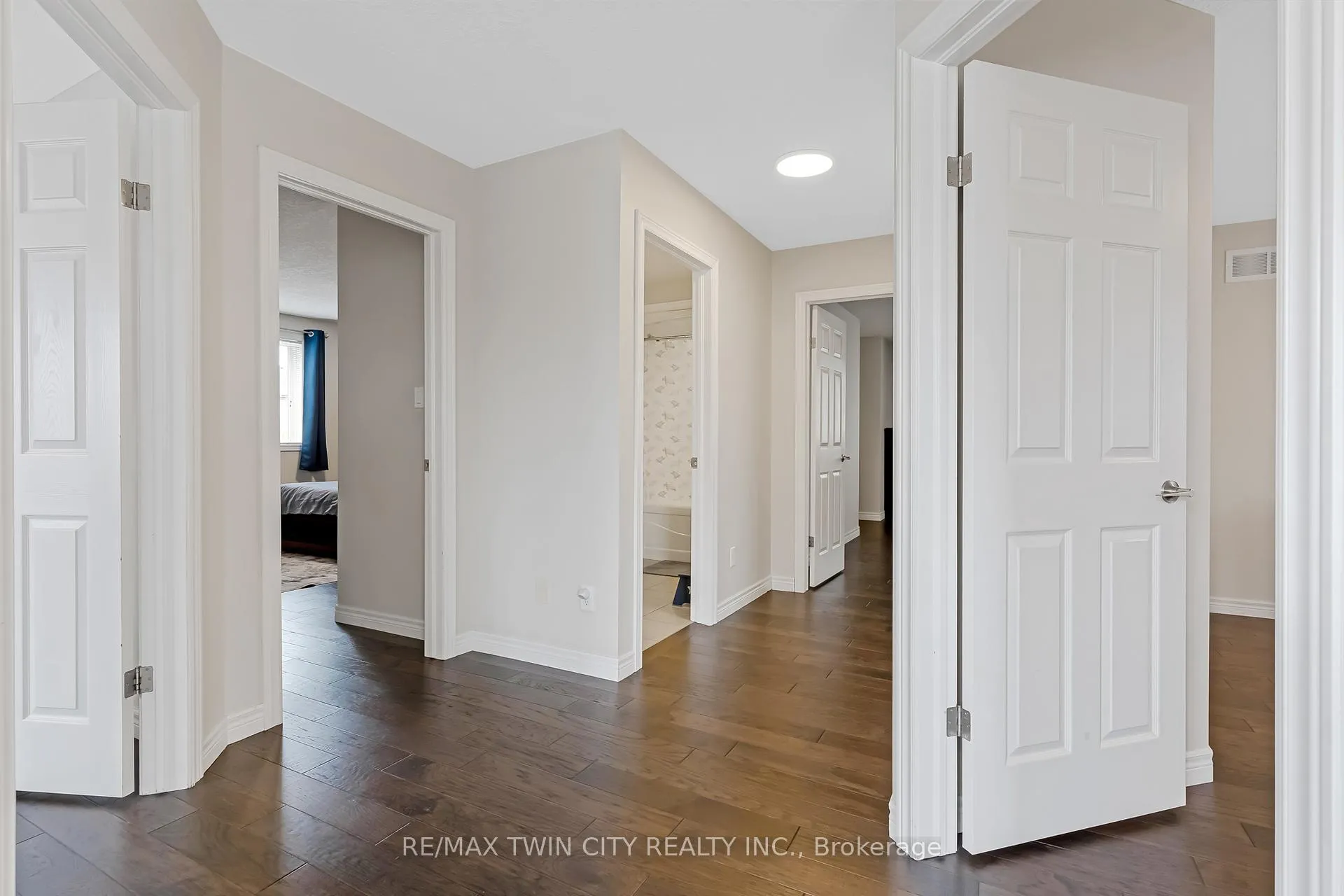 Photo 30 of 237 Waterbend Crescent, Kitchener — HOMEH
