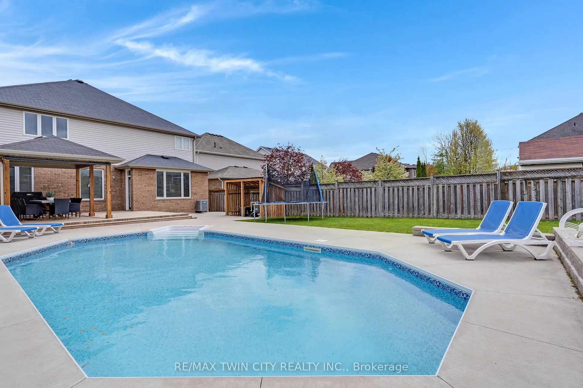 Photo 47 of 237 Waterbend Crescent, Kitchener — HOMEH