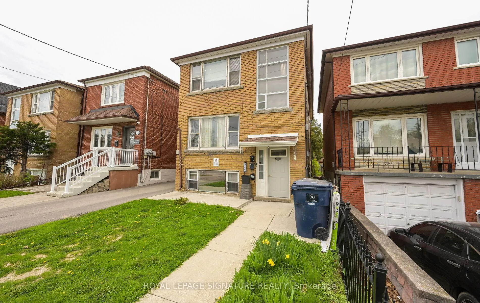 Photo 2 of 226 Bicknell Avenue, Toronto, Keelesdale-Eglinton West — HOMEH