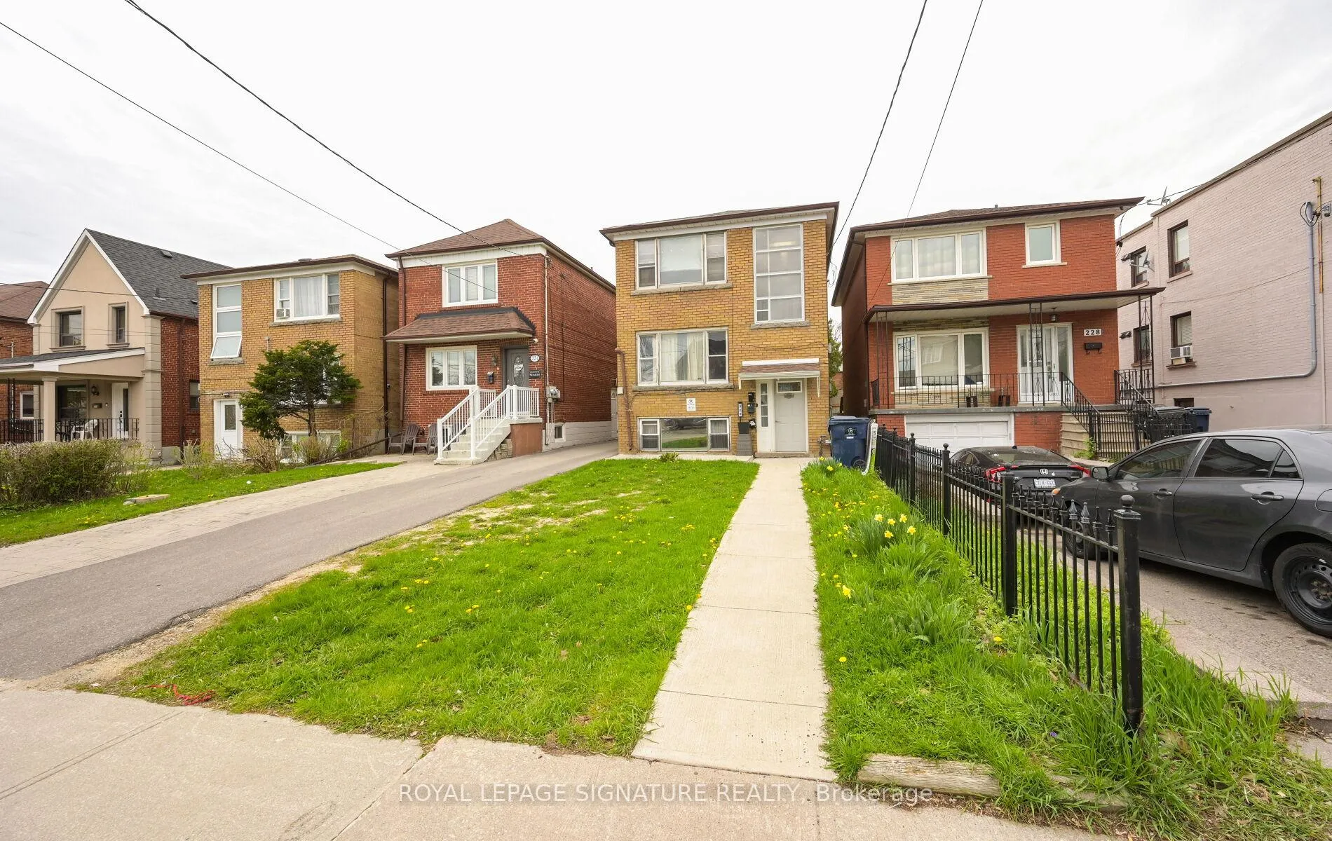 Photo 3 of 226 Bicknell Avenue, Toronto, Keelesdale-Eglinton West — HOMEH