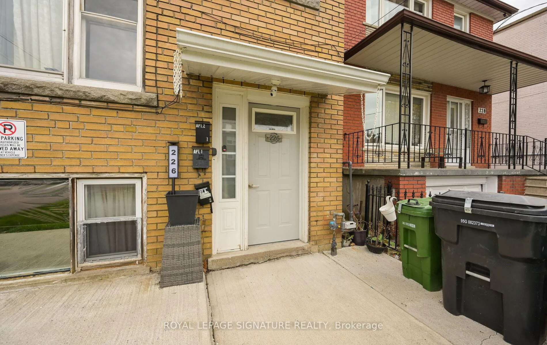 Photo 4 of 226 Bicknell Avenue, Toronto, Keelesdale-Eglinton West — HOMEH