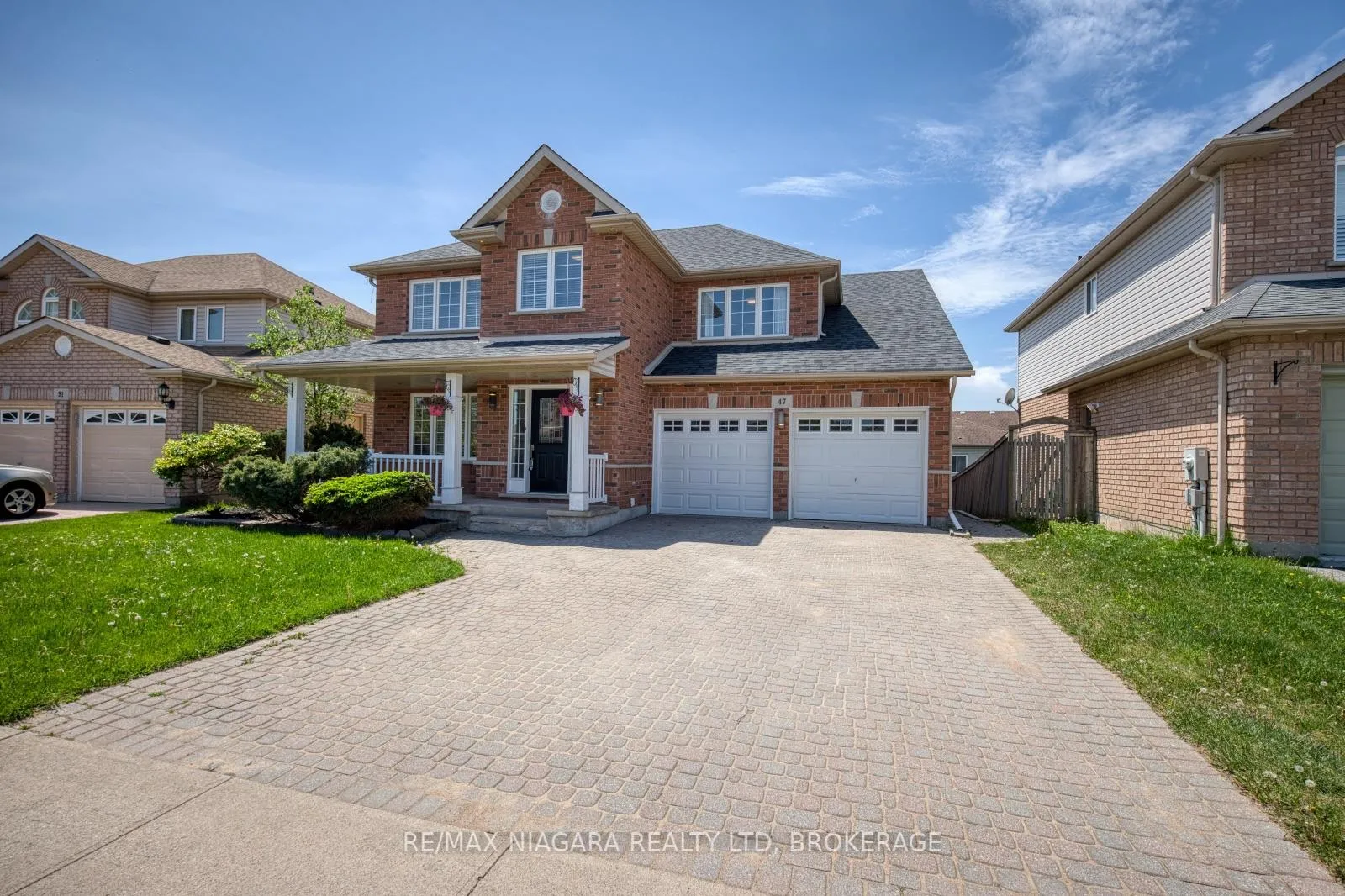 Photo 2 of 47 Honey Locust Circle, Thorold, Confederation Heights — HOMEH