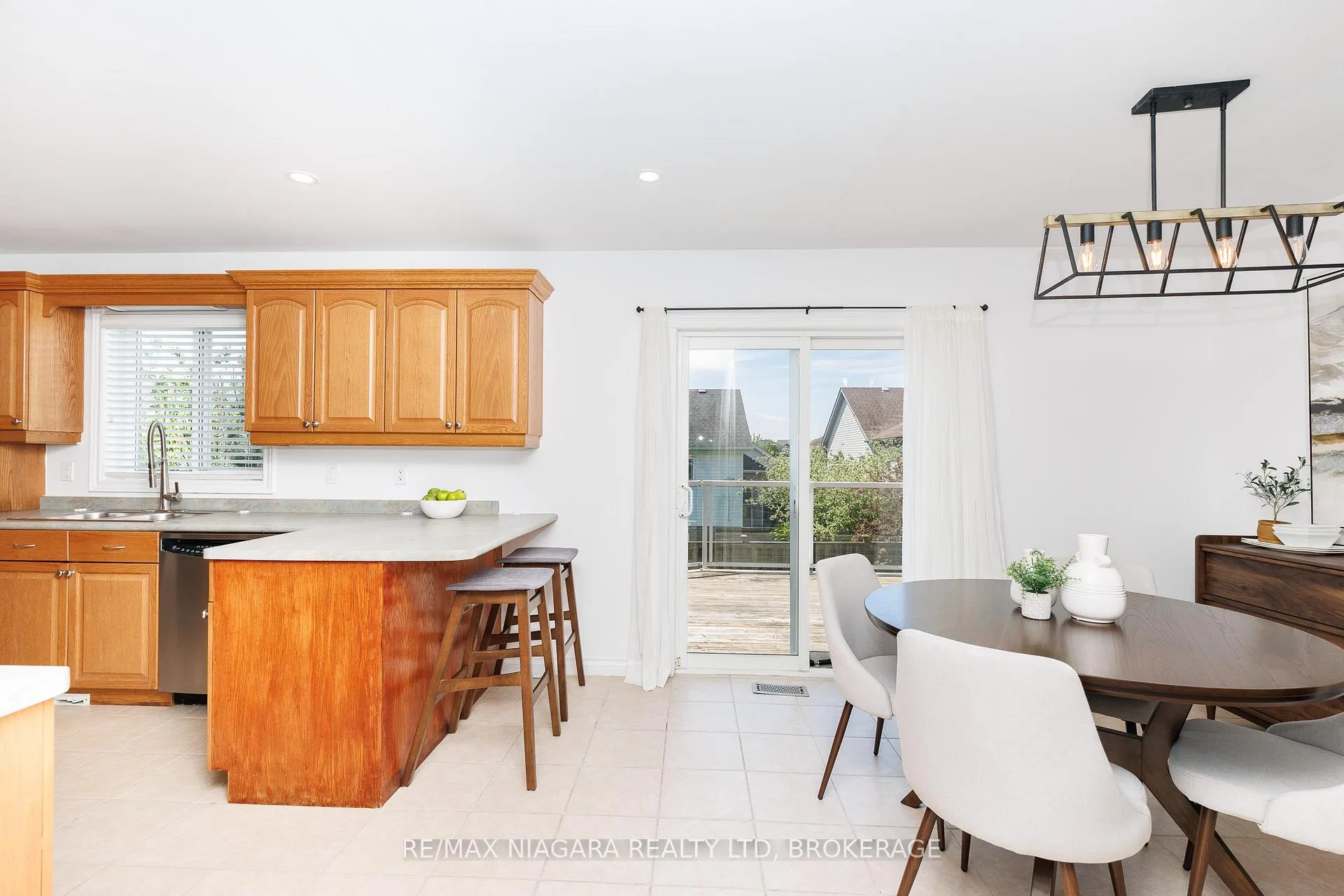 Photo 15 of 47 Honey Locust Circle, Thorold, Confederation Heights — HOMEH