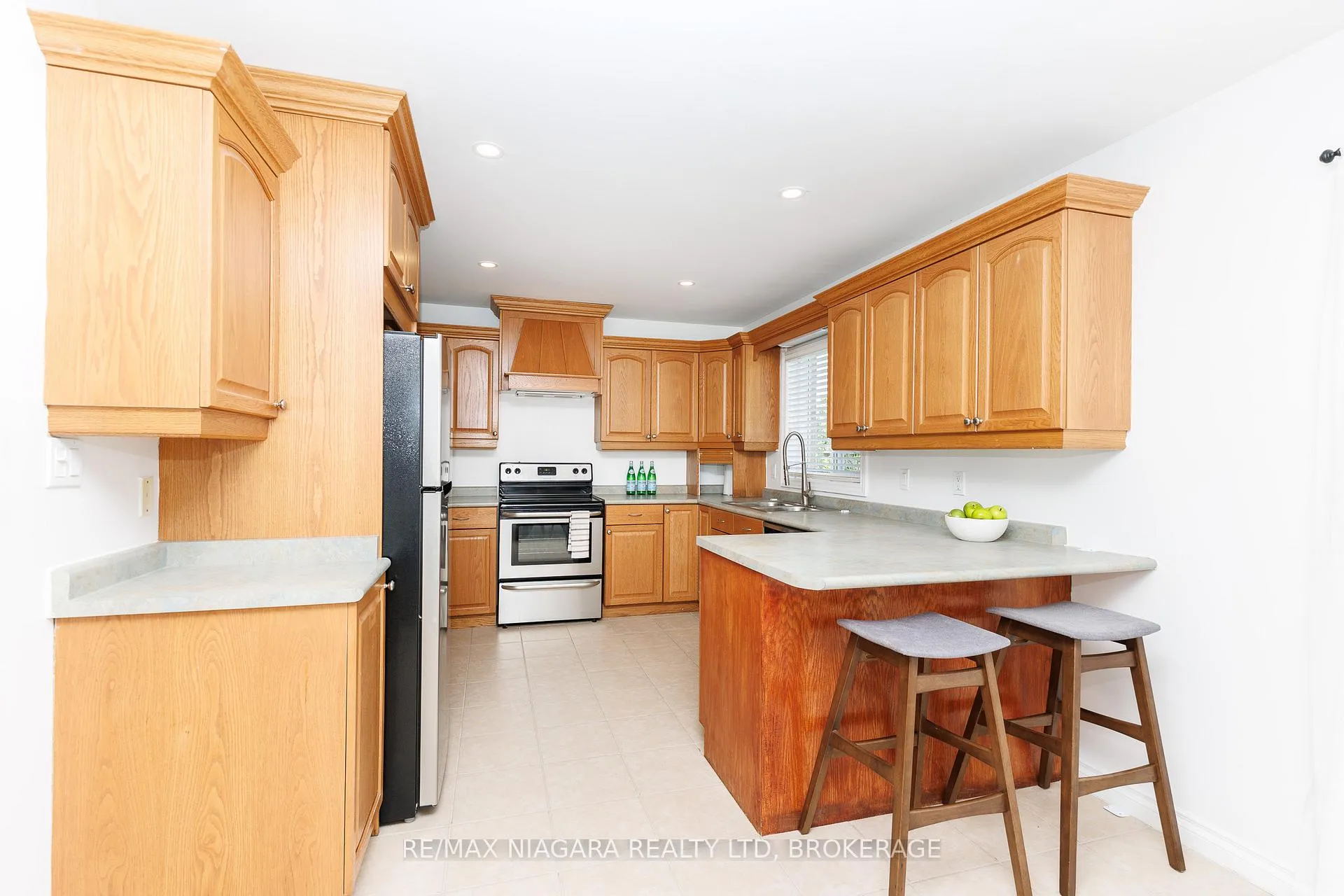 Photo 17 of 47 Honey Locust Circle, Thorold, Confederation Heights — HOMEH