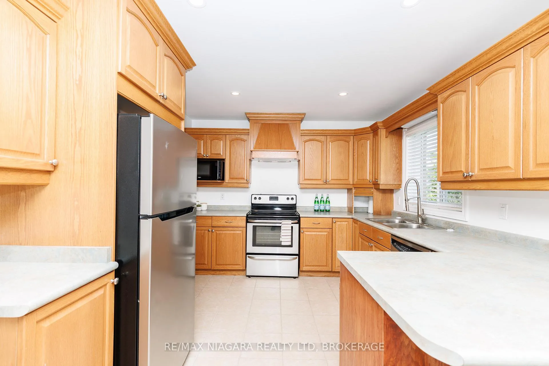 Photo 18 of 47 Honey Locust Circle, Thorold, Confederation Heights — HOMEH