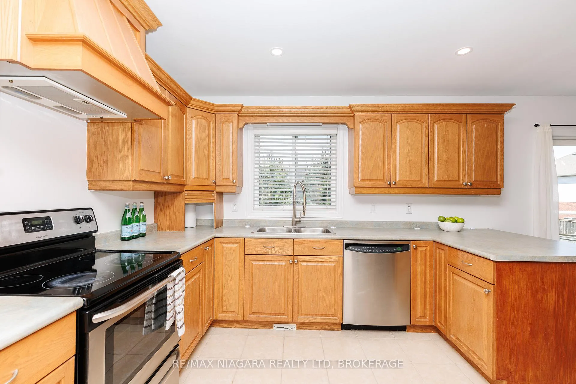 Photo 19 of 47 Honey Locust Circle, Thorold, Confederation Heights — HOMEH