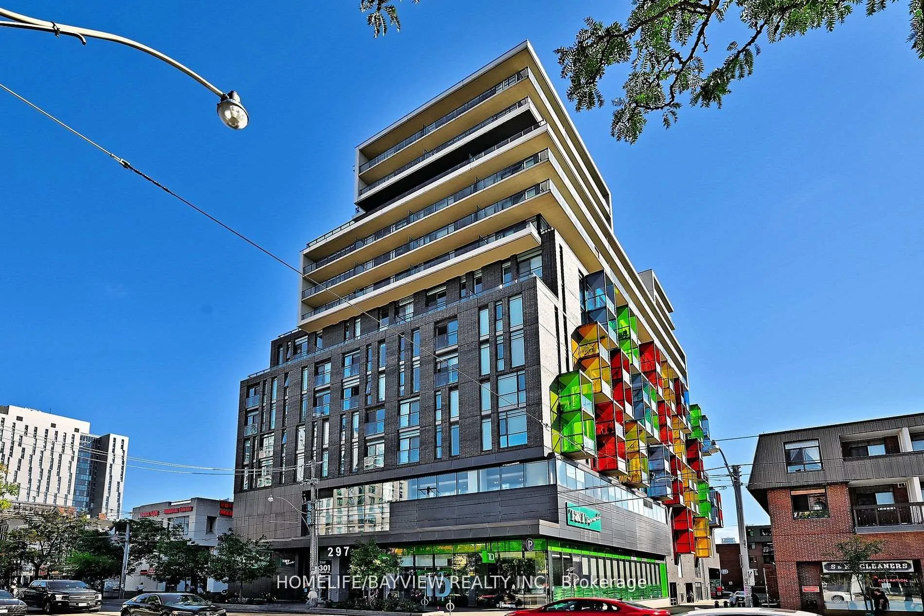 Front of Unit 1009, 297 College Street
